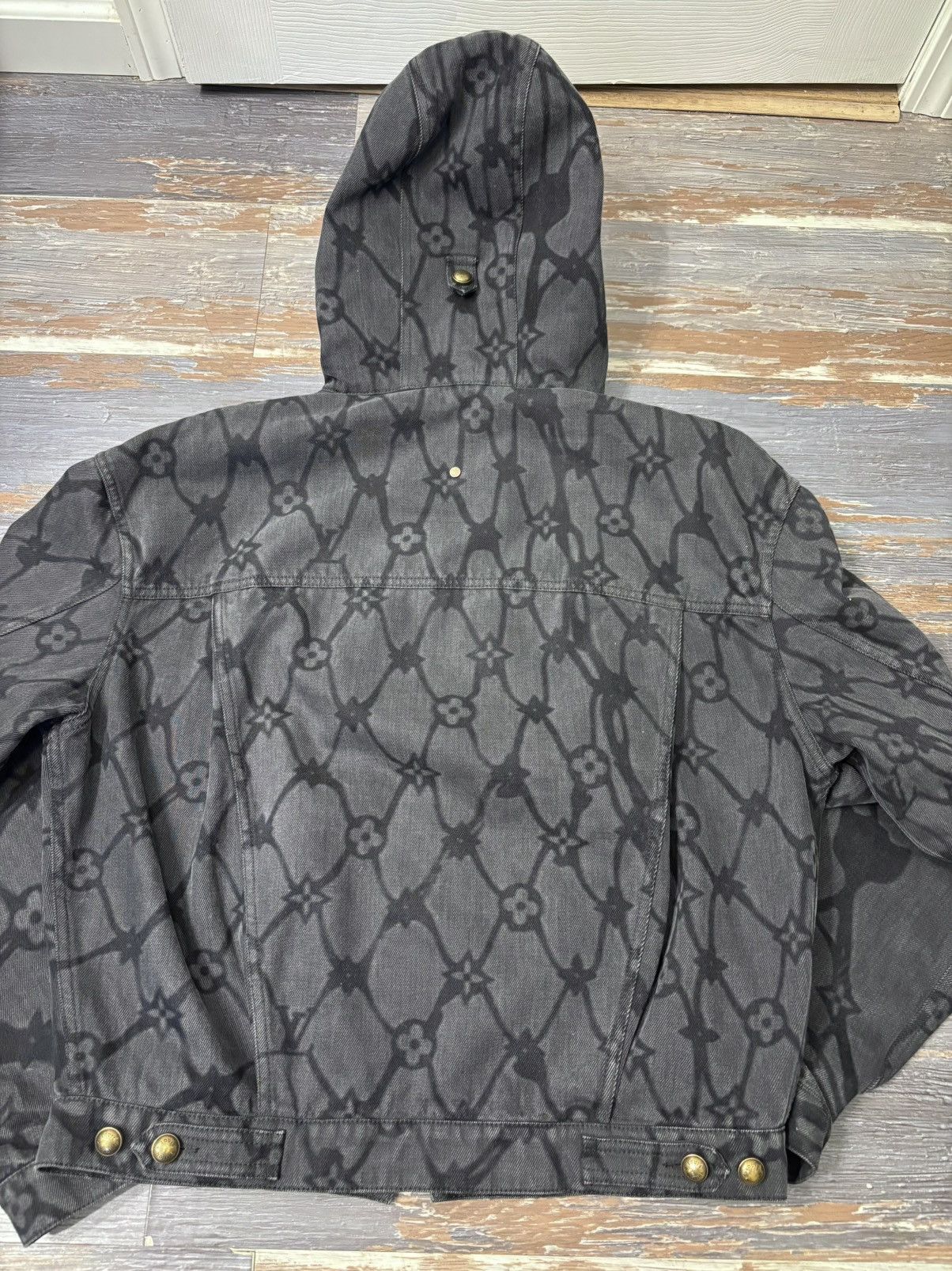 Louis Vuitton RUNWAY SAMPLE FW24 Pharrell Chainlink Monogram Denim Jacket Size US L / EU 52-54 / 3 - 2 Thumbnail