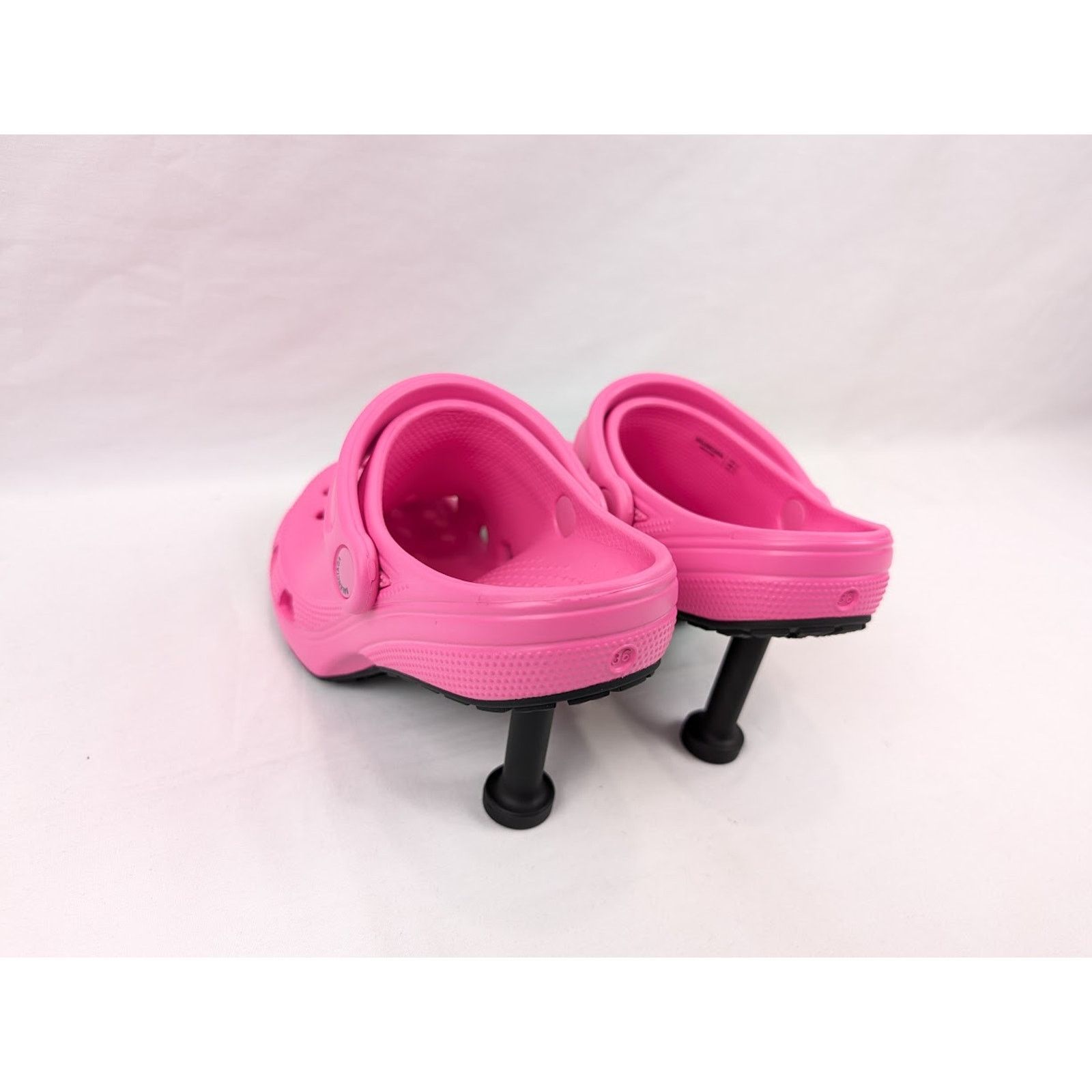 Balenciaga o1rshd1 Rubber Crocs Madame in Electric Pink Size US 7 / IT 37 - 17 Thumbnail
