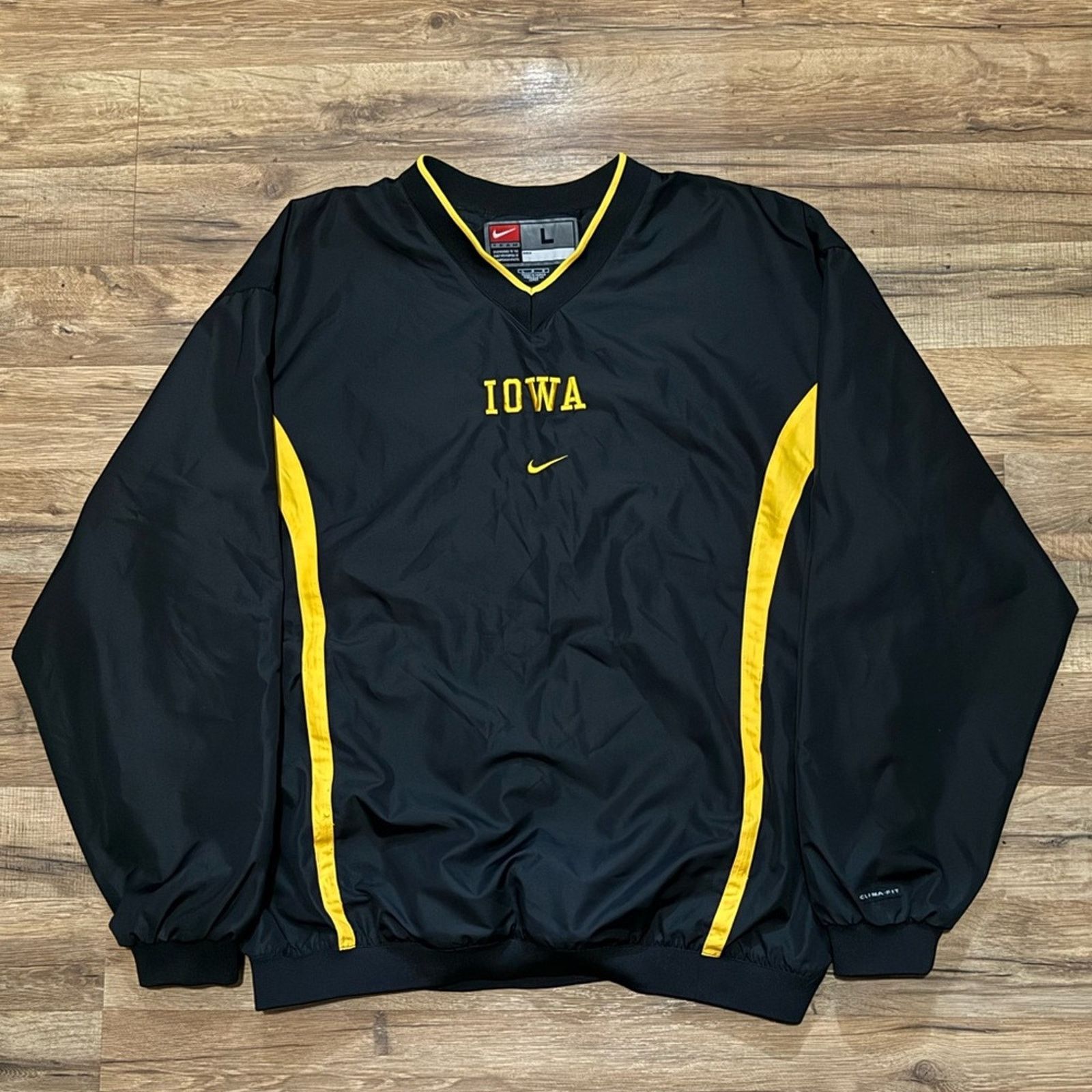 Nike 90s Nike Team Clima Iowa Hawkeyes Center Swoosh Windbreaker Size US L / EU 52-54 / 3 - 1 Thumbnail
