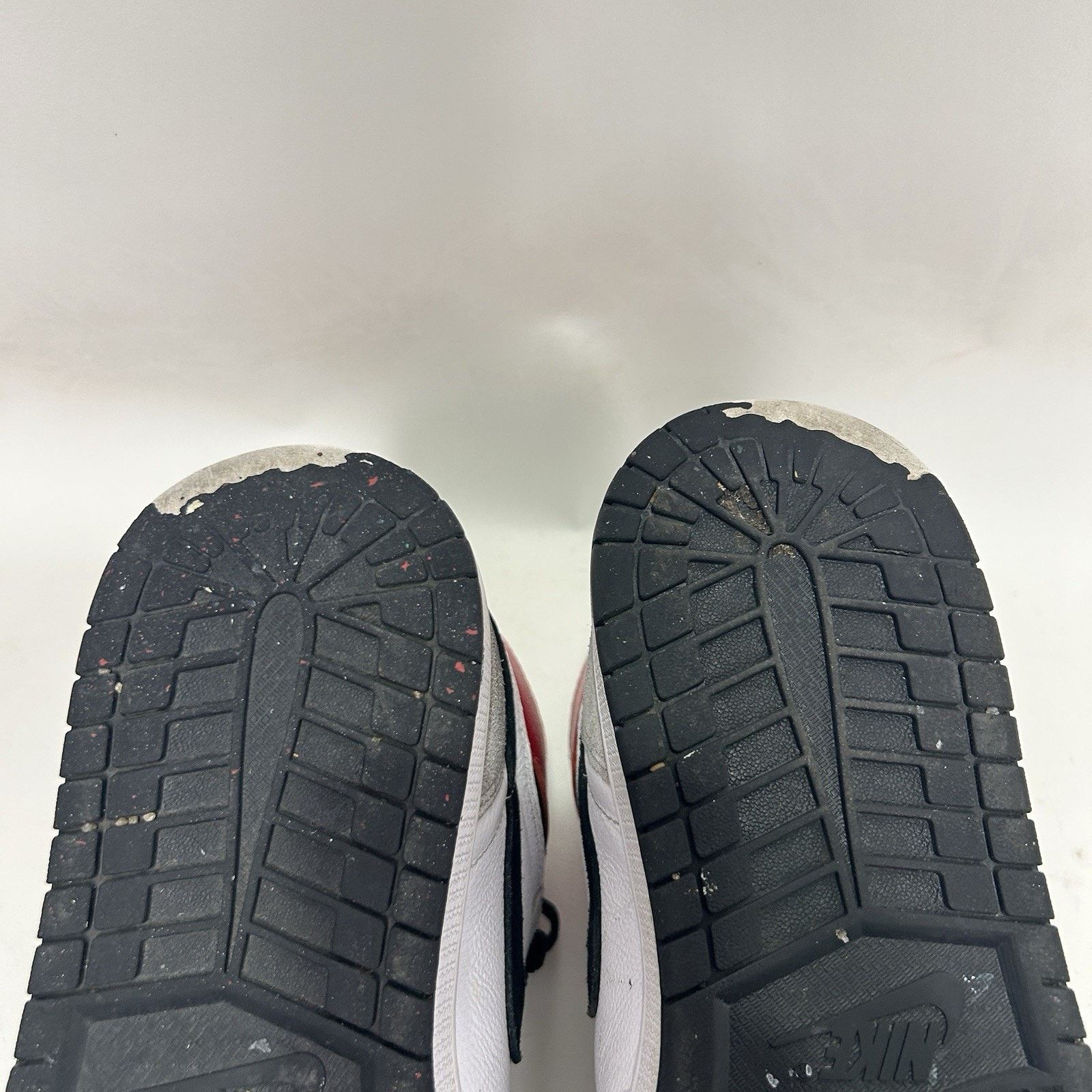 Jordan Brand Nike Air Jordan 1 Retro High “Light Smoke Grey” Size US 10.5 / EU 43-44 - 10 Thumbnail