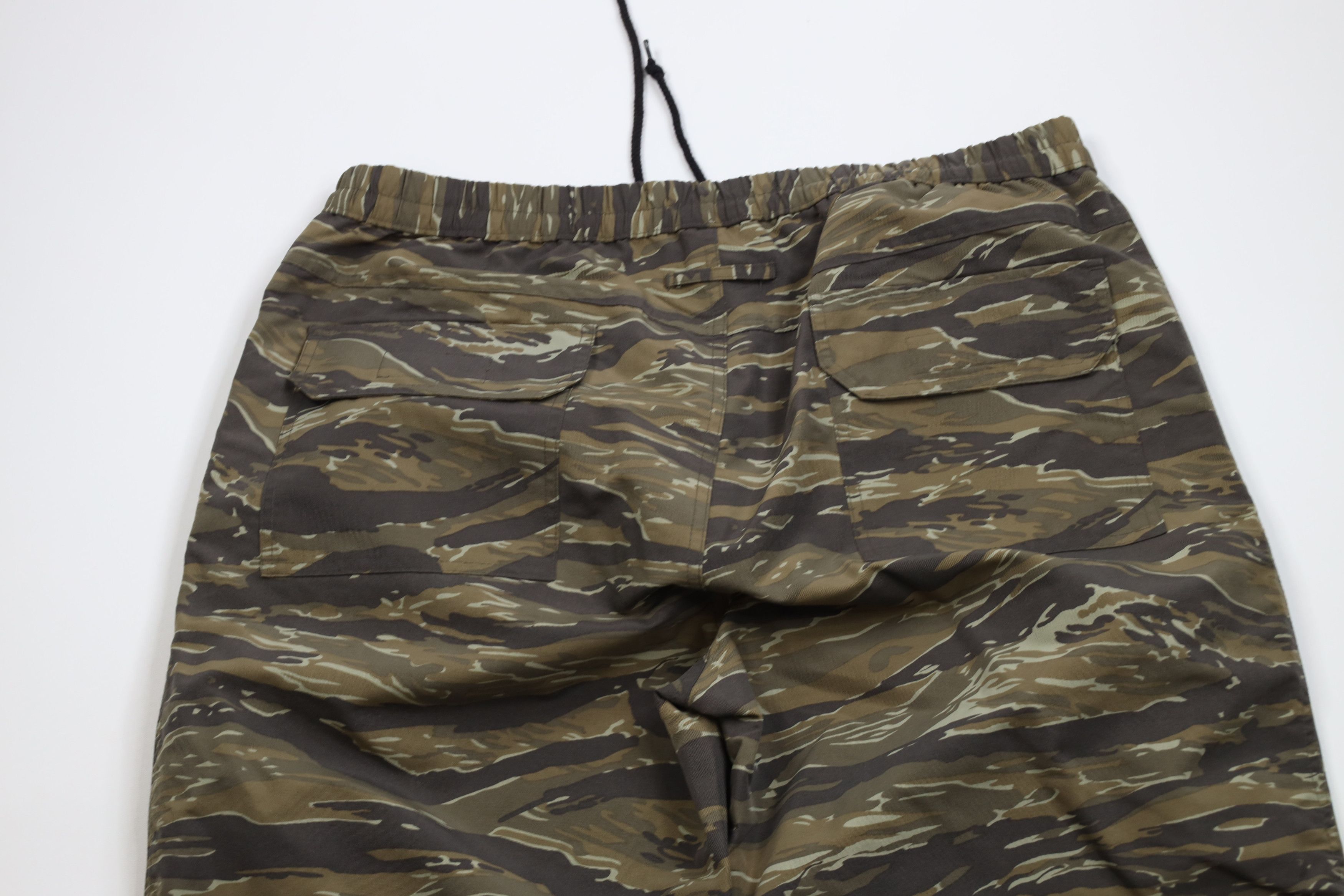 Guess × Vintage Vintage Y2K 2000 Guess Lined Wide Leg Camouflage Pants Nylon Size US 38 / EU 54 - 12 Thumbnail