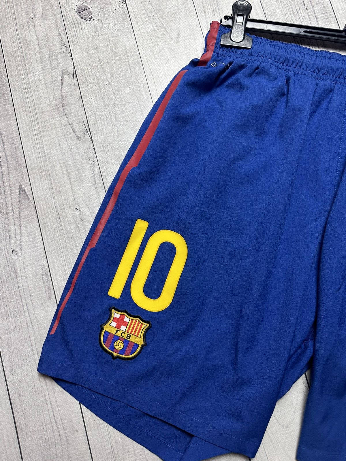 Vintage Vintage Nike Barcelona soccer shorts 10 Messi Size US 36 / EU 52 - 2 Thumbnail