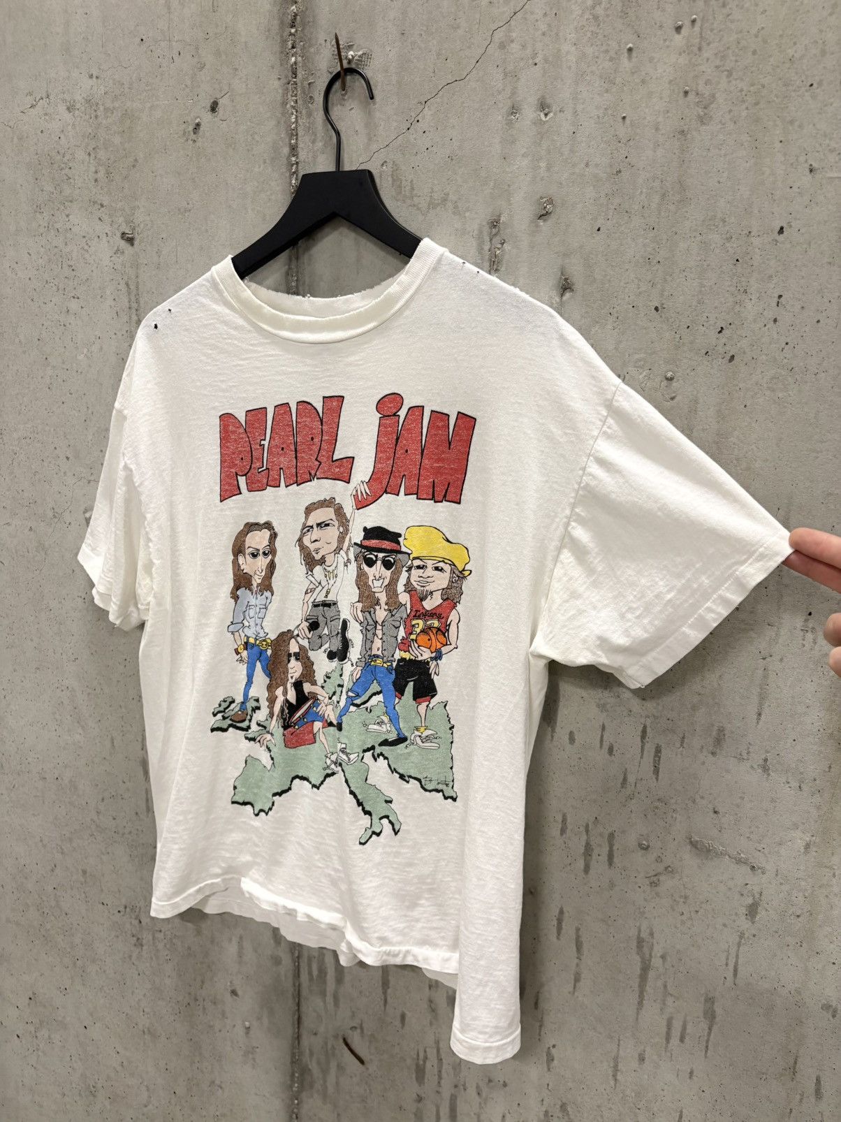 Band Tees Vintage Pearl Jam World Shirt Thrashed Faded Grunge Band Size US XL / EU 56 / 4 - 2 Thumbnail