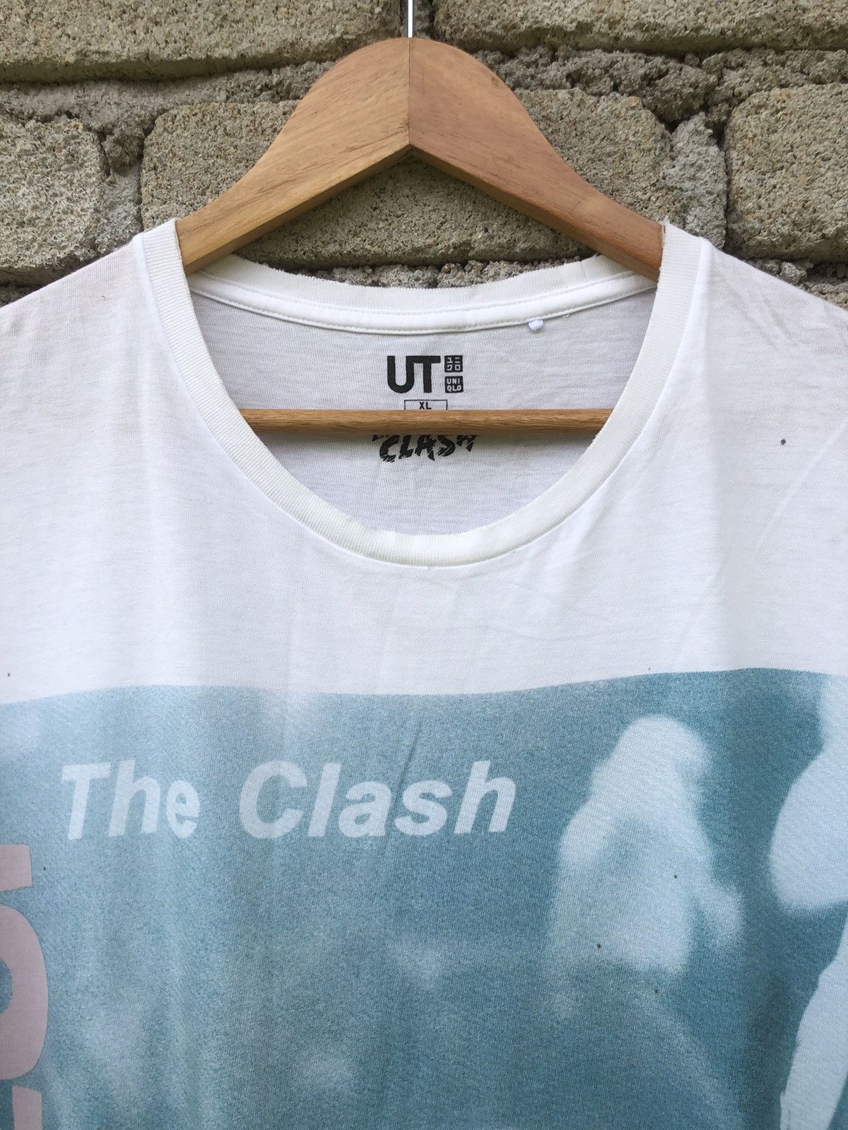 Band Tees UT Uniqlo X Band The Clash London Calling Tshirt Size US L / EU 52-54 / 3 - 4 Thumbnail