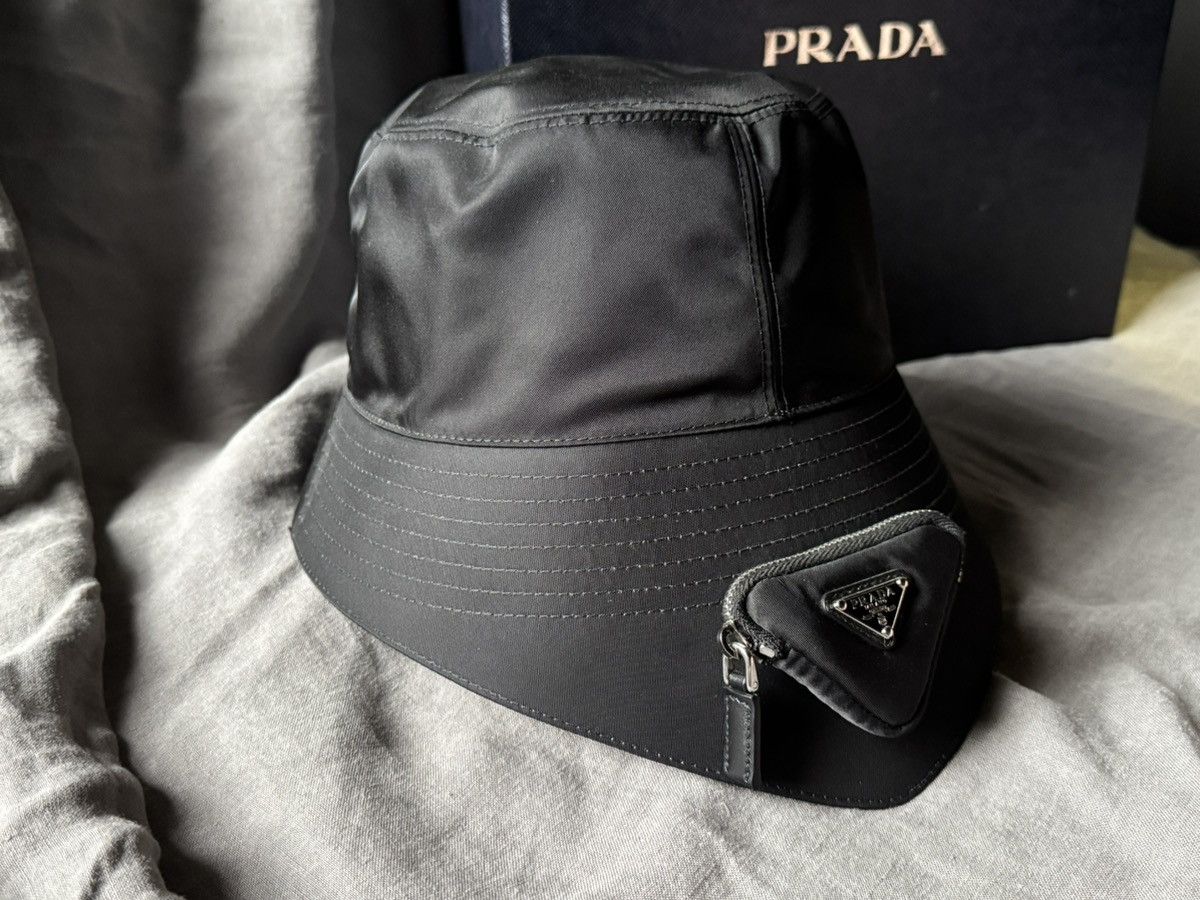 Prada Prada - Re-Nylon Black Bucket Hat with Triangle Pouch / SS22 Size ONE SIZE - 9 Thumbnail