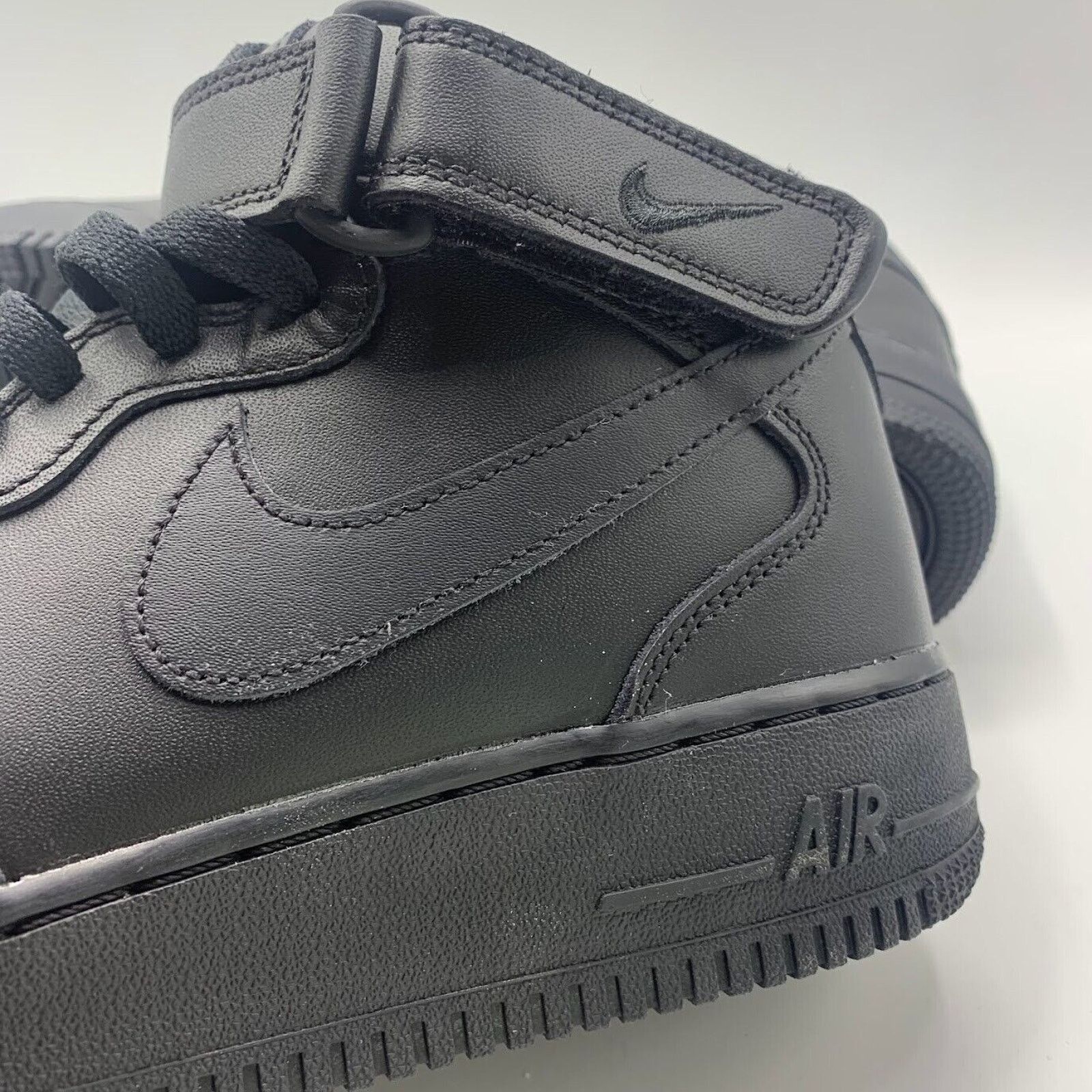 Nike NEW Nike Air Force 1 '07 Mid Triple Black Men's CW2289-001 Size US 10.5 / EU 43-44 - 8 Thumbnail