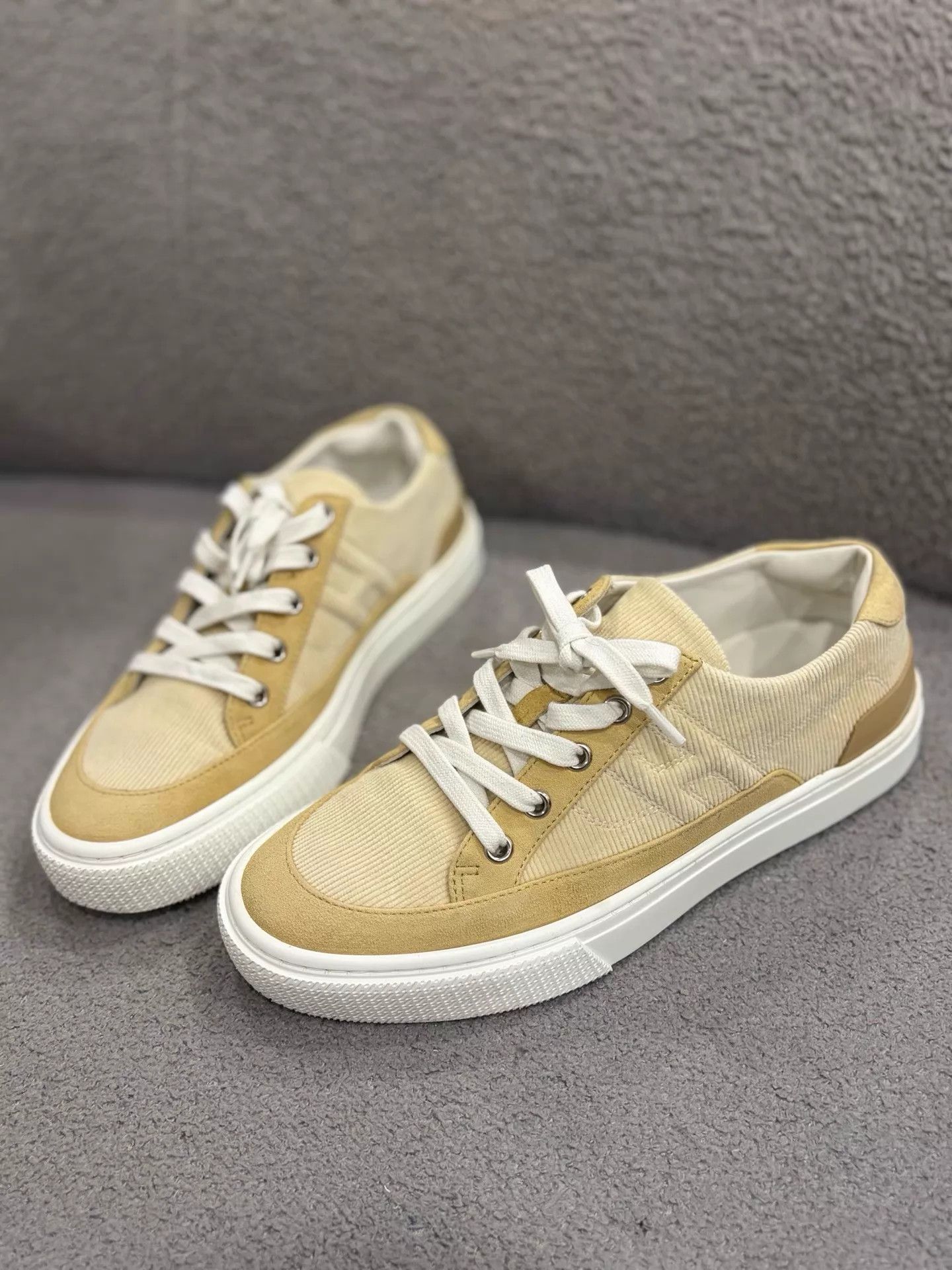 Hermes Hermes Women's Cream Classic Sneaker 99 New 38 EU Size US 7.5 / IT 37.5 - 1 Thumbnail