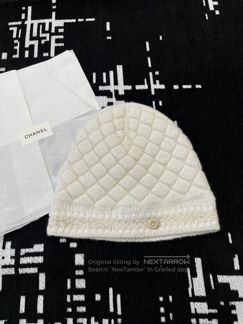 Chanel Chanel 26C new white cashmere knitted cold hat Size ONE SIZE - 1 Thumbnail