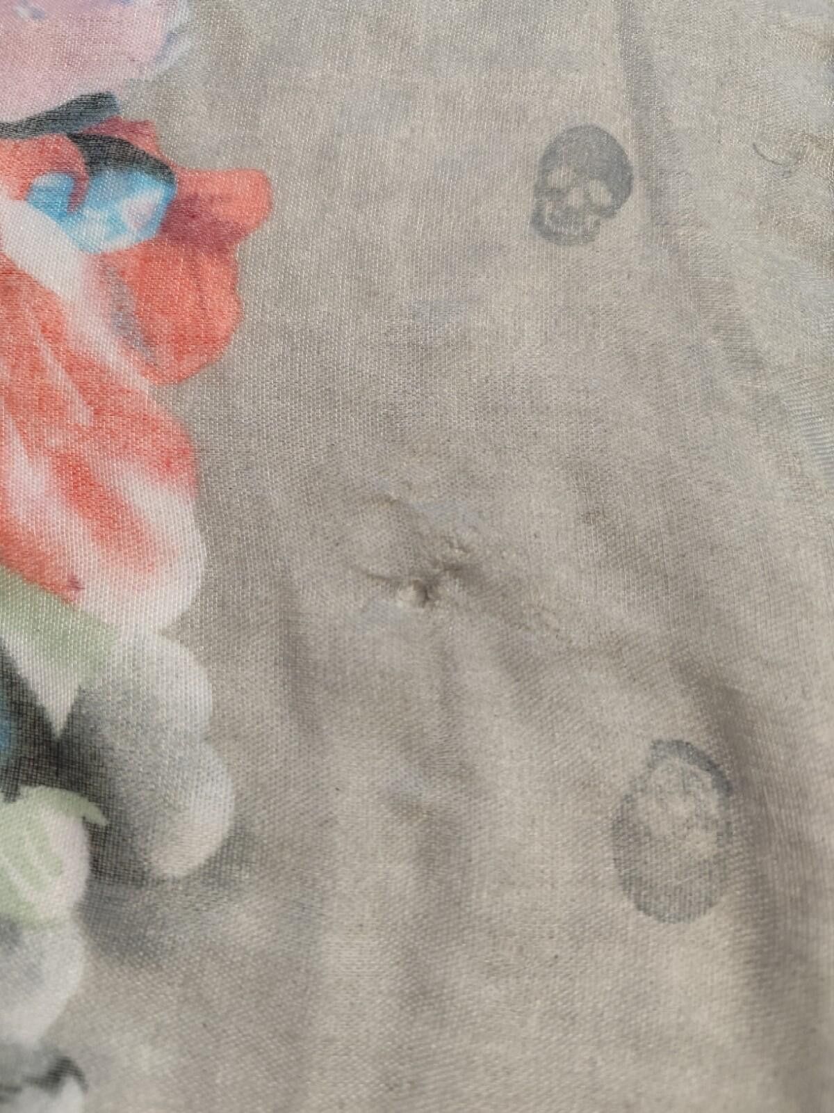 The Unbranded Brand Skulls and Flowers Fashion scarf Size ONE SIZE - 5 Thumbnail