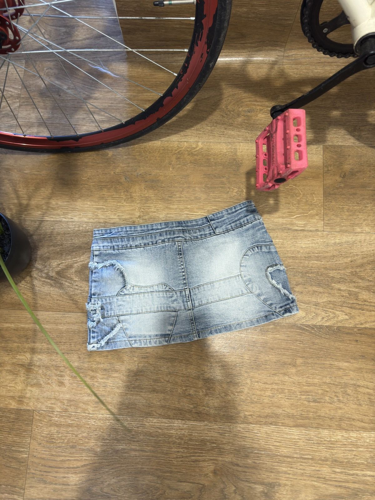 Topshop VINTAGE TOPSHOP DISTRESSED HURTS BLUE MINI DENIM SKIRT Size 30" / US 8 / IT 44 - 6 Thumbnail