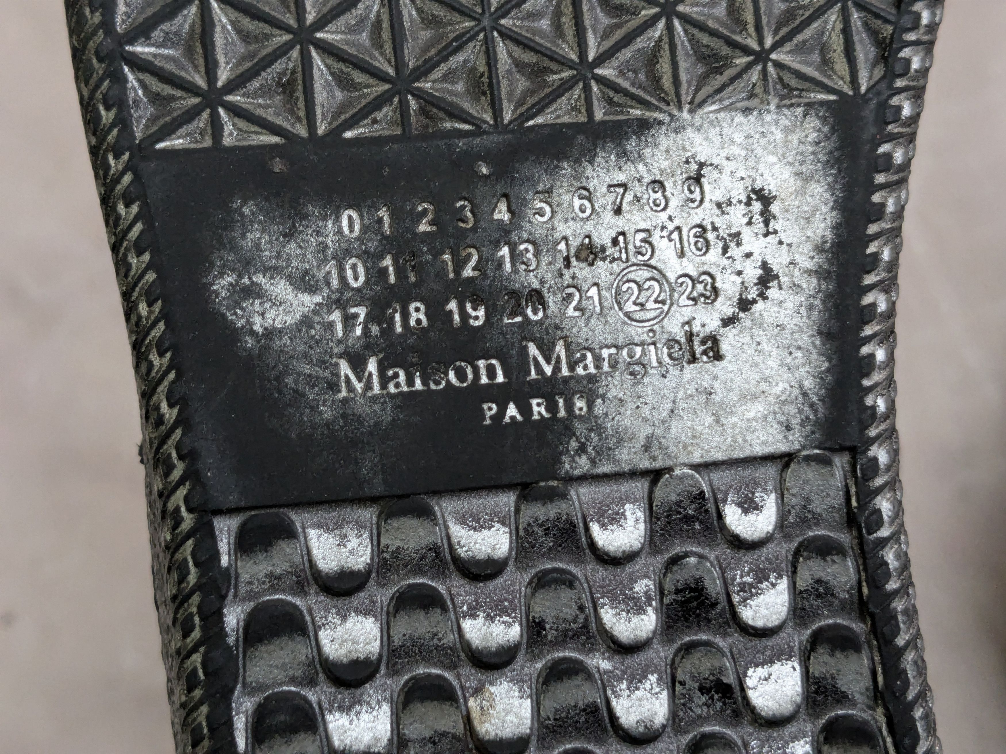 Maison Margiela Maison Margiela Replica GAT Black Sequins 8 41 Low Tops Size US 8 / EU 41 - 15 Thumbnail