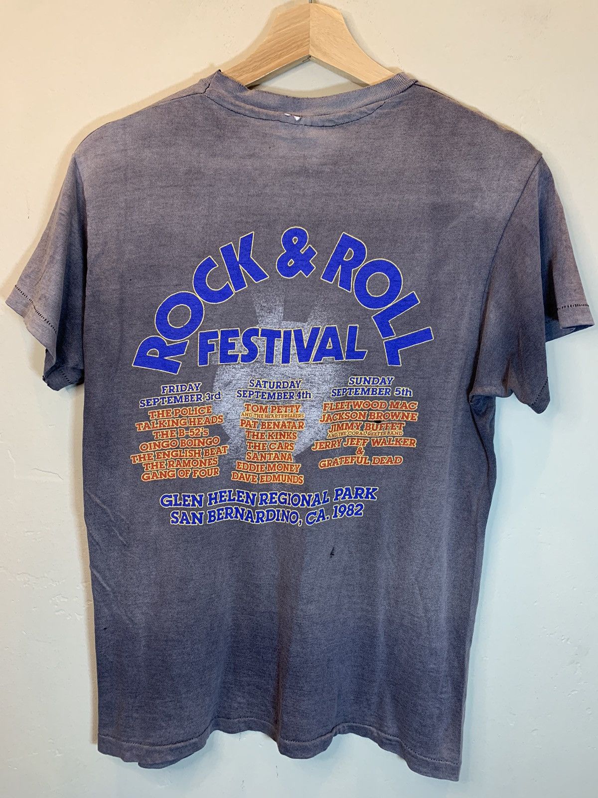 Band Tees RARE Vintage 1982 US Rock & Roll Festival Faded Thrash Shirt Size US M / EU 48-50 / 2 - 2 Thumbnail