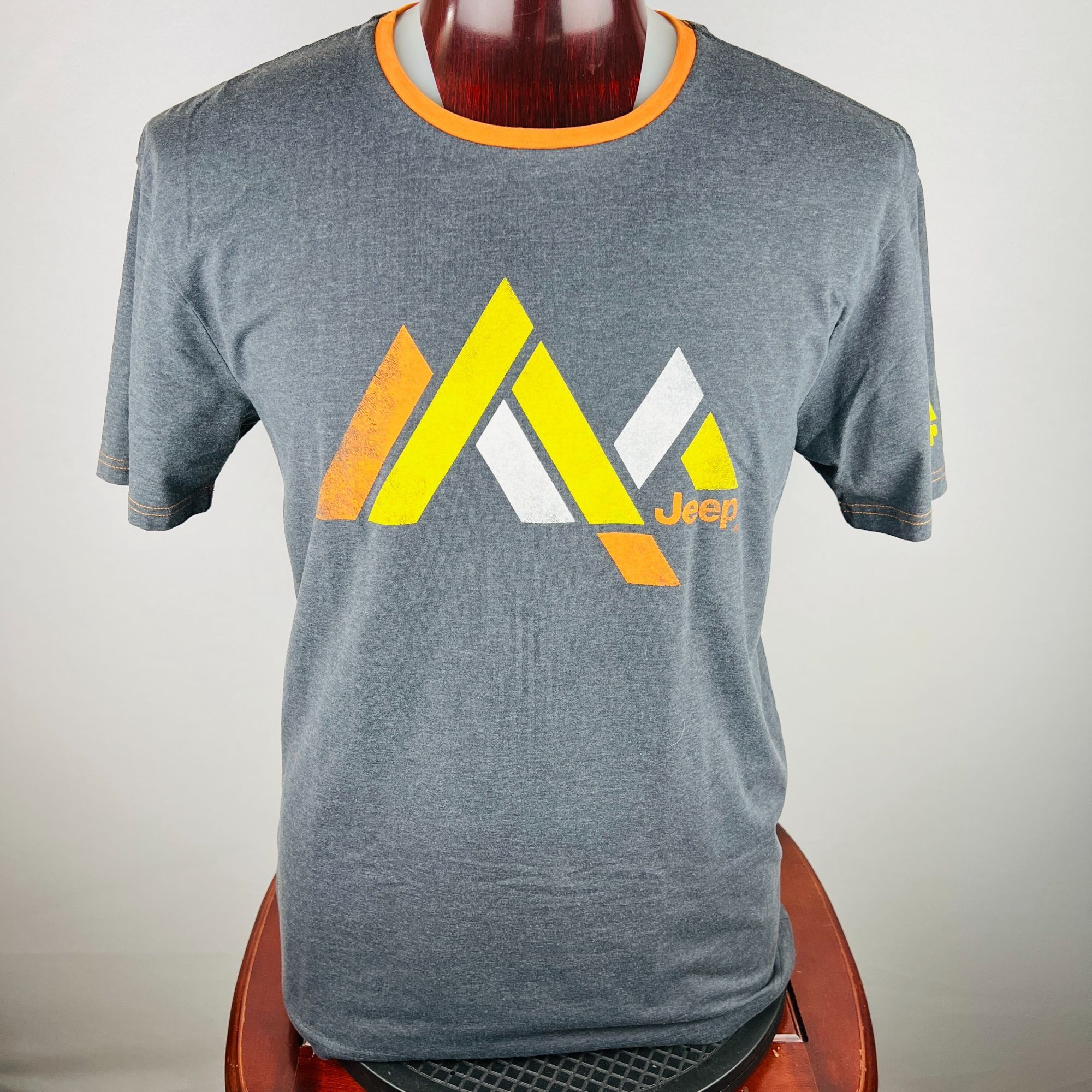 Jeep Jeep Logo Mountains XL T-Shirt Shirt Size US XL / EU 56 / 4 - 1 Thumbnail