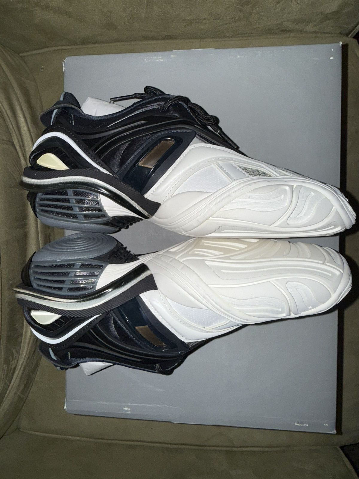 Balenciaga Balenciaga Tyrex Unisex Shoes, OG Box w/ dust & tote bag NEW Size US 7 / IT 37 - 6 Thumbnail