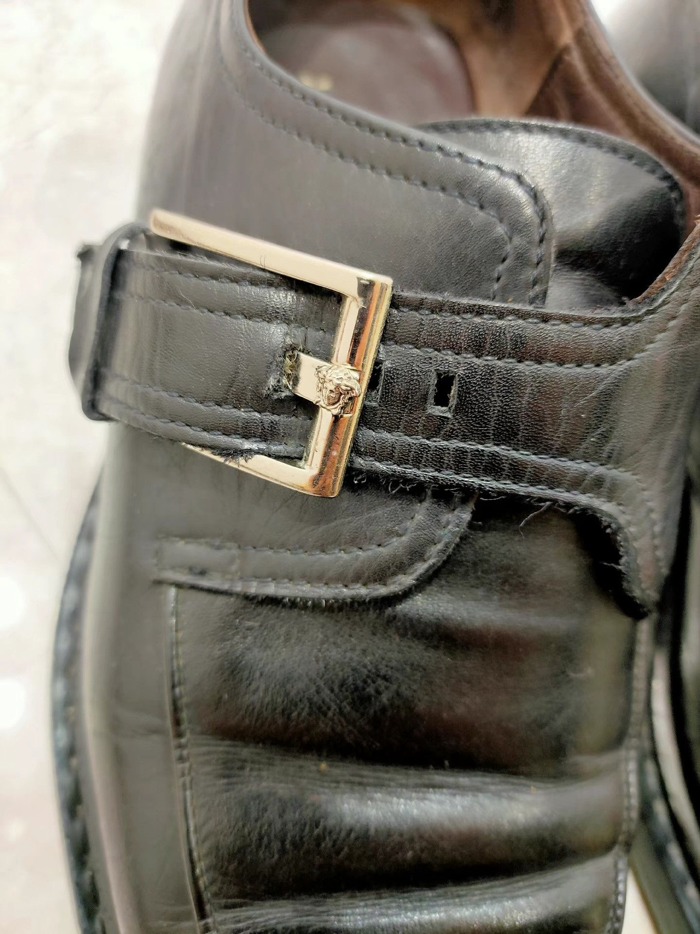 Versace Versace Men's Black Top Layer Cowhide Leather Shoes K29 Size US 6 / EU 39 - 3 Thumbnail