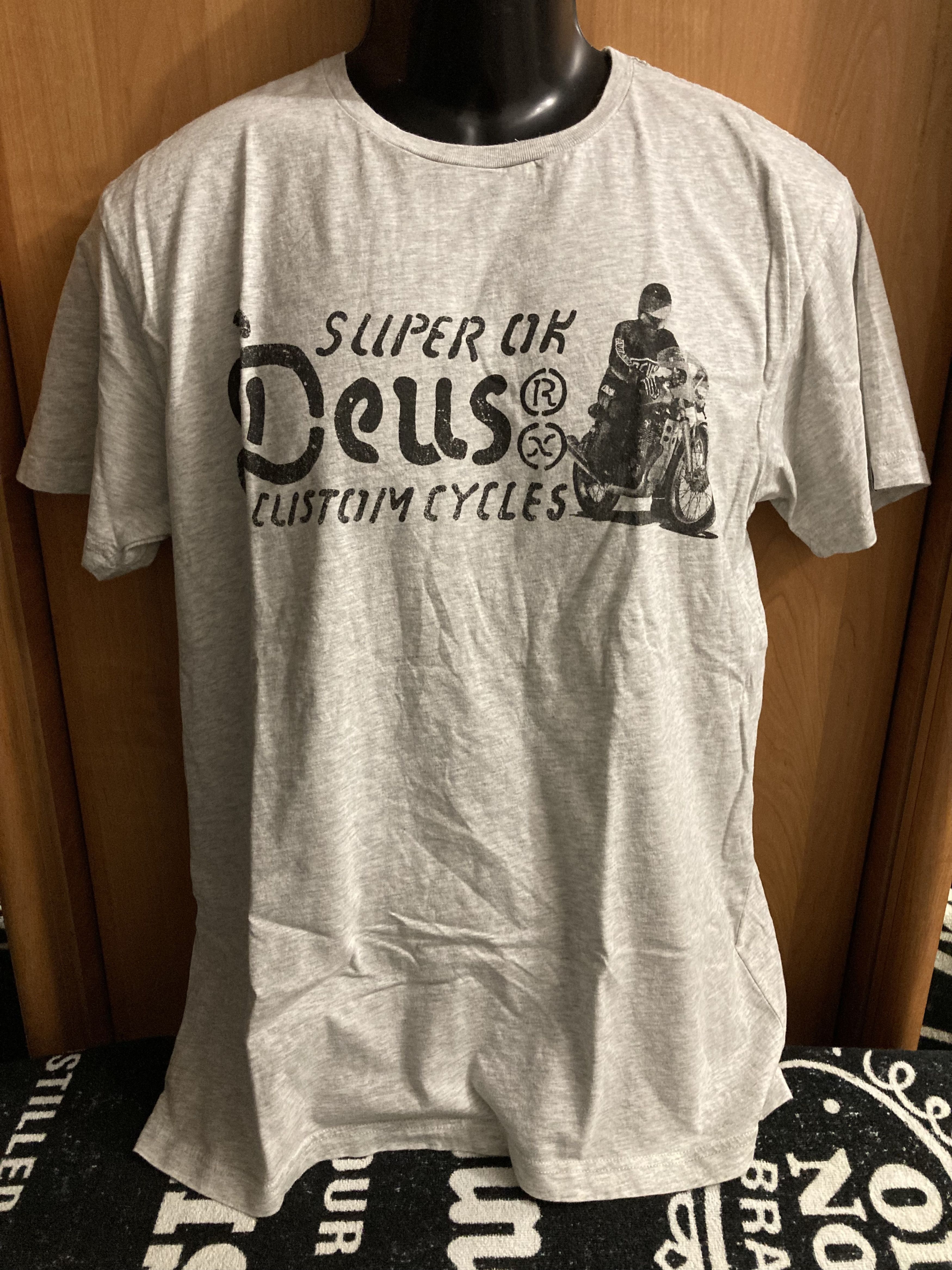 Deus Ex Machina DEUS EX MACHINA TREASURY SUPER OK TEE - GRAY Size US L / EU 52-54 / 3 - 1 Thumbnail