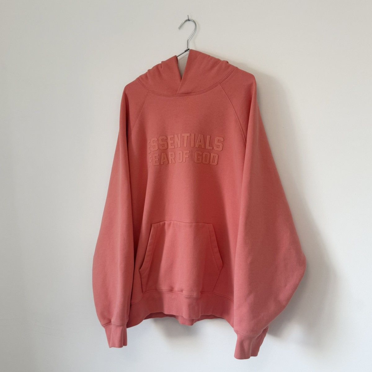 Essentials Fear of God Essentials Coral Raglan Cut Logo Hoodie SS22 Size US XL / EU 56 / 4 - 1 Thumbnail