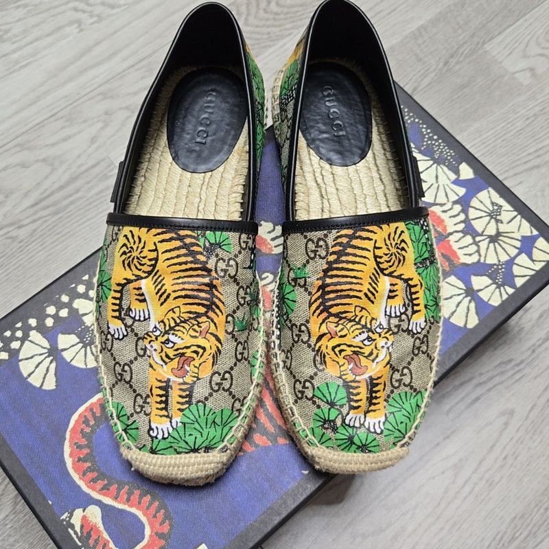 Gucci Gucci Tiger Print Slip-On Fashion Shoes Size US 8 / EU 41 - 2 Thumbnail