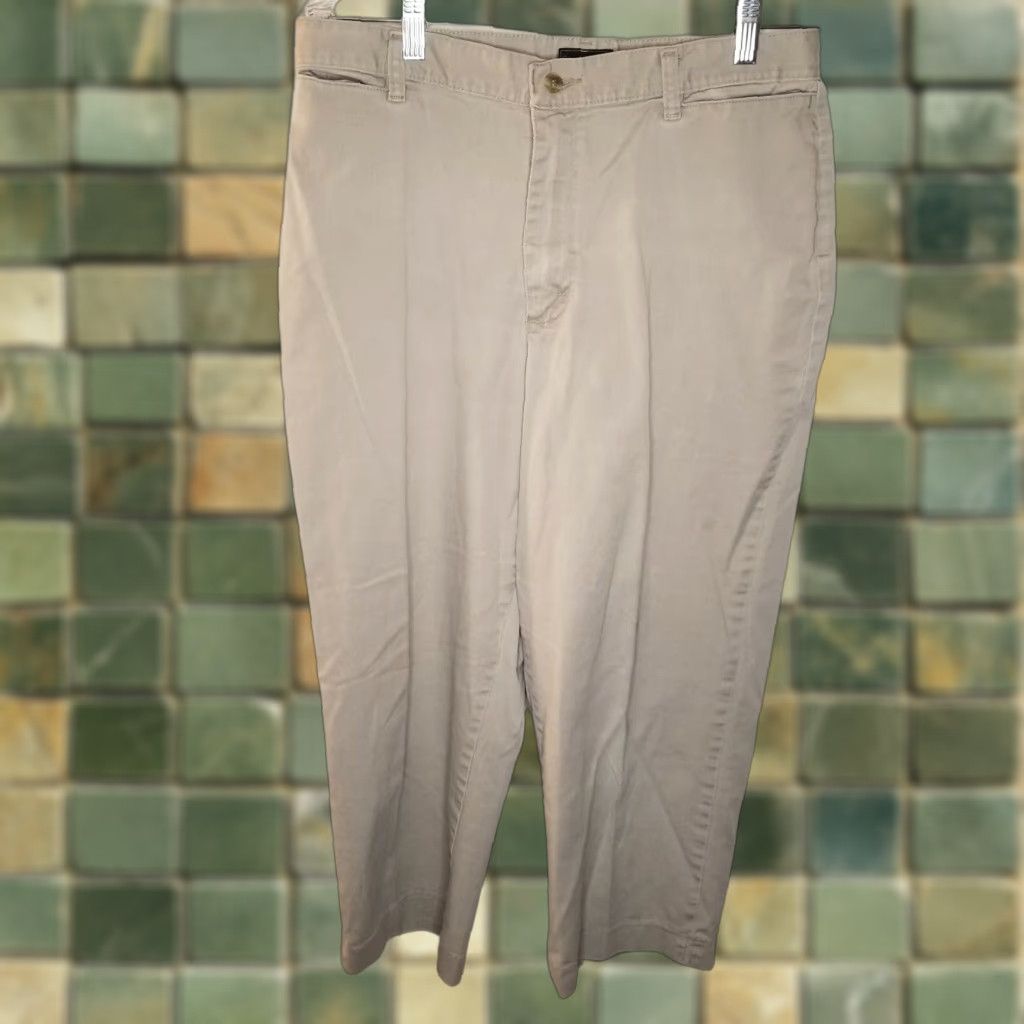 Vintage **Riders Women Khaki Capris Size 14M Stretch** User: Riders Women Khaki Capris Size 14M Stretch Size ONE SIZE - 1 Thumbnail