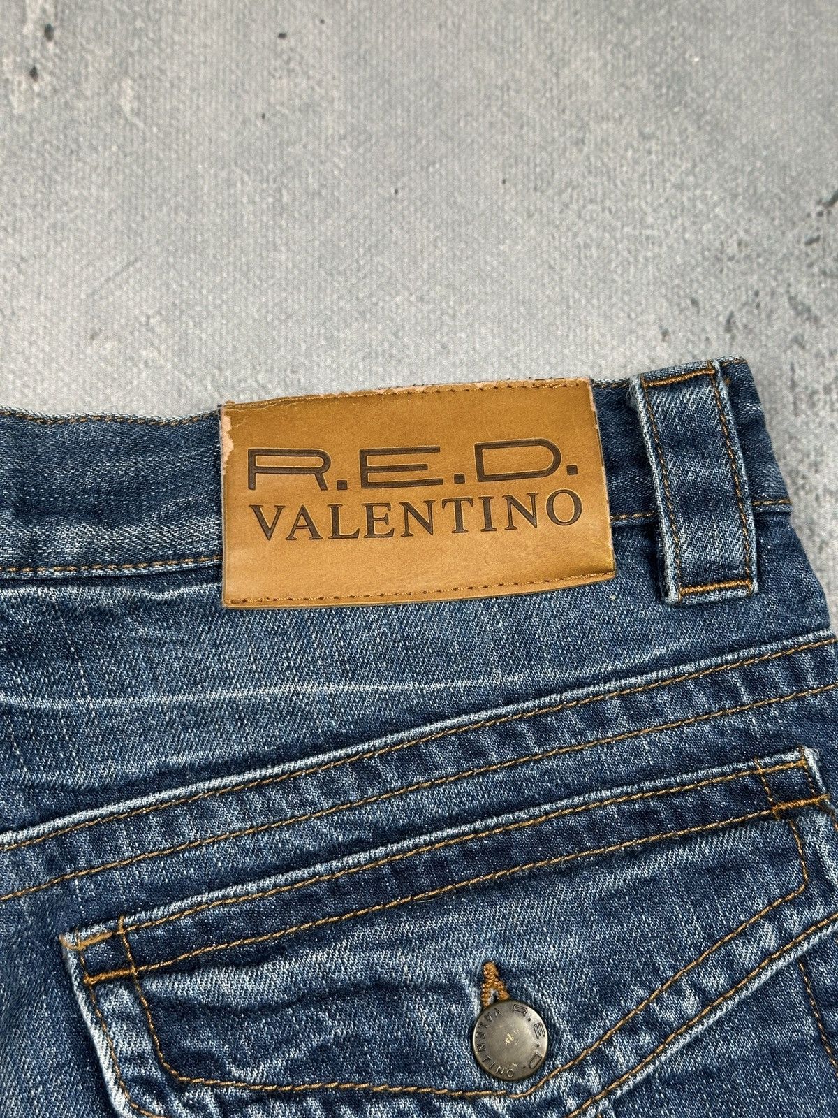 Valentino R.E.D. Valentino Vintage Faded Denim Jeans Flap Back Pockets Size US 31 - 13 Thumbnail