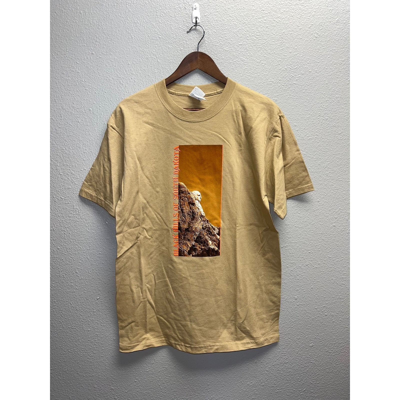 Gildan Vintage Black Hills South Dakota Shirt Brown Tee VTG M Size US M / EU 48-50 / 2 - 1 Thumbnail