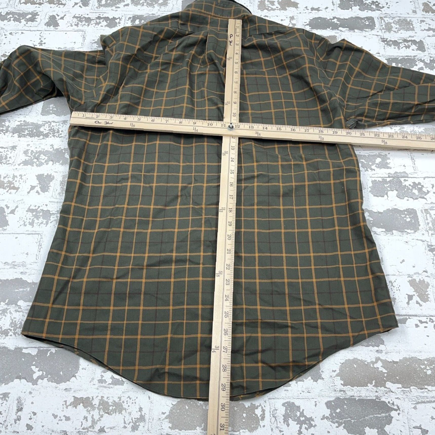Brooks Brothers Brooks Brothers Men's Button-Up Shirt Medium Green Plaid Casual Dress All Seasons Size 40R - 6 Thumbnail