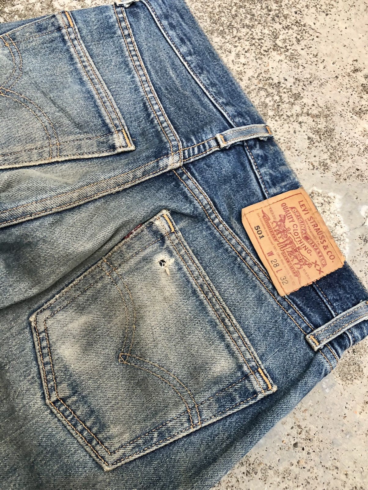 Levi's VINTAGE 90s LEVIS 501 DIRTY DISTRESSED DENIM Size US 28 / EU 44 - 8 Thumbnail