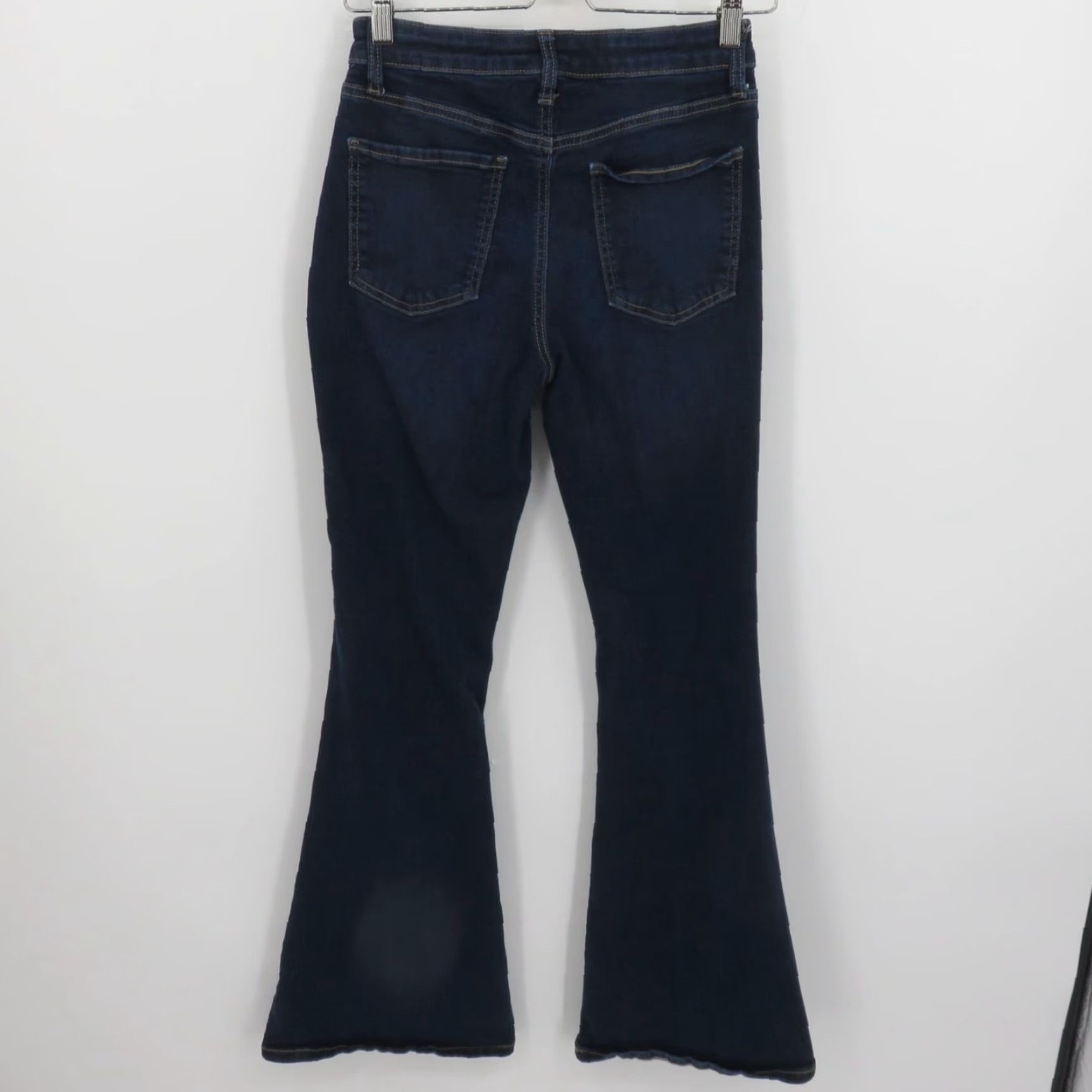 Vintage **SO Juniors Women 5 High Rise Flare Dark Blue Denim Jeans Pockets** User: **SO Juniors Women 5 High Rise Flare Blue Denim Jeans Pockets** Size 27" / US 4 / IT 40 - 3 Thumbnail