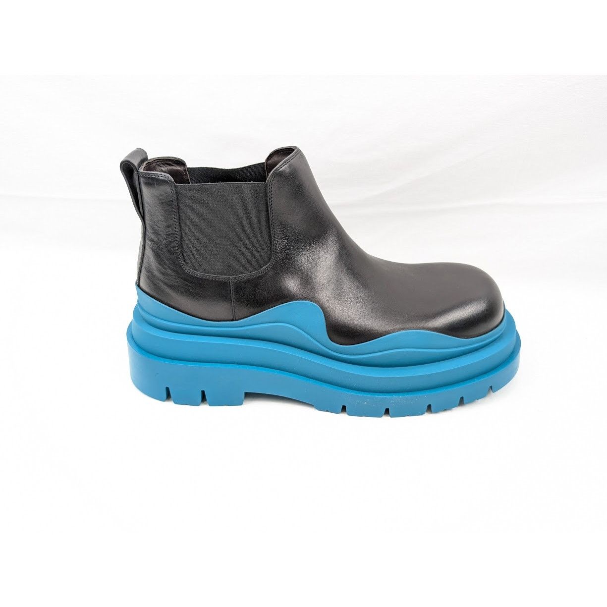 Bottega Veneta o1rshd1 Military Calf Tire Ankle Boots in Black Size US 10 / EU 43 - 1 Thumbnail