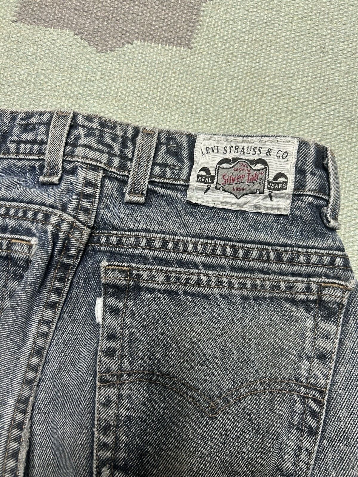 Vintage 90s Levi’s silvertab jeans dark tapered distressed USA 27x33 Size 27" / US 4 / IT 40 - 13 Thumbnail
