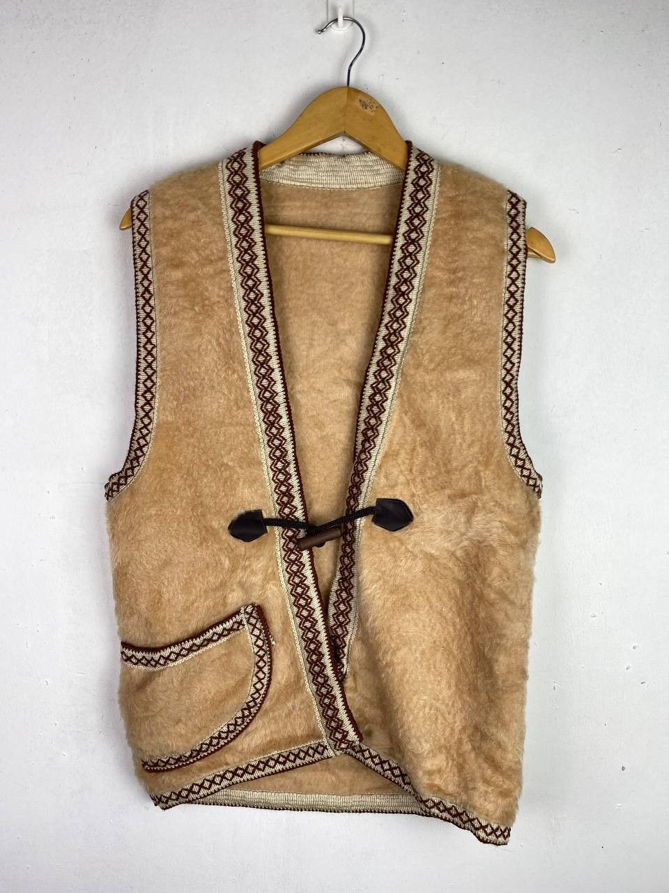 Japanese Brand vintage japanese brand faux fur vest nice design Size US M / EU 48-50 / 2 - 1 Thumbnail