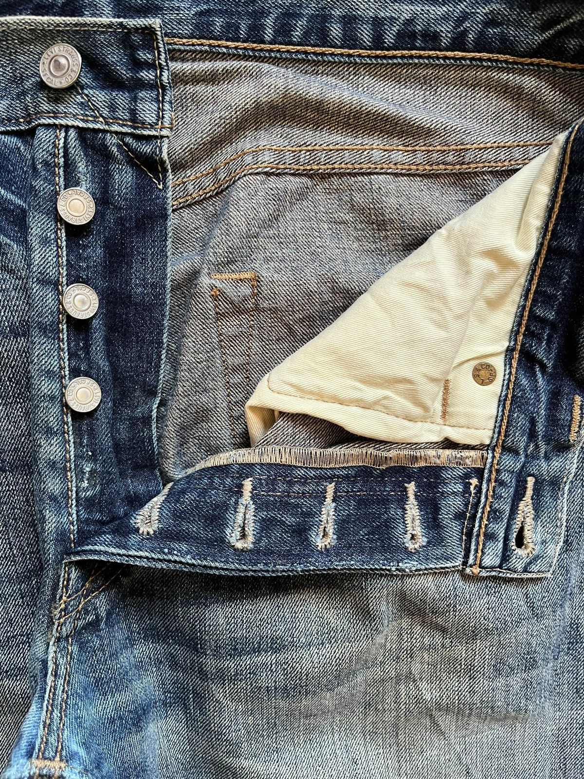 Levi's SALES🔥Vintage Levis 501 Faded Wash Distressed Loose Jeans Size US 33 - 3 Thumbnail