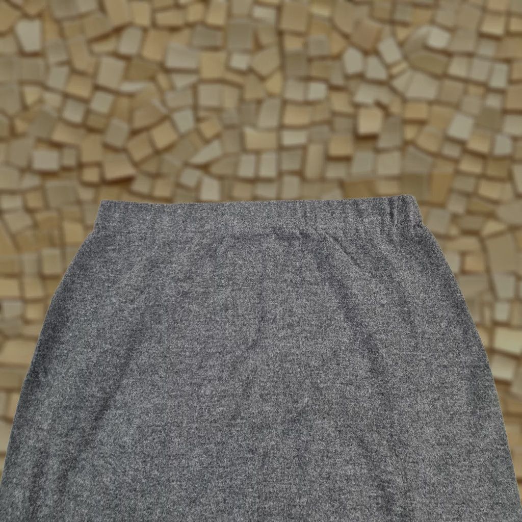Vintage OSKA Grey Midi Wool Skirt - Comfortable Casual Knit Size 34" / US 12 / IT 48 - 1 Thumbnail