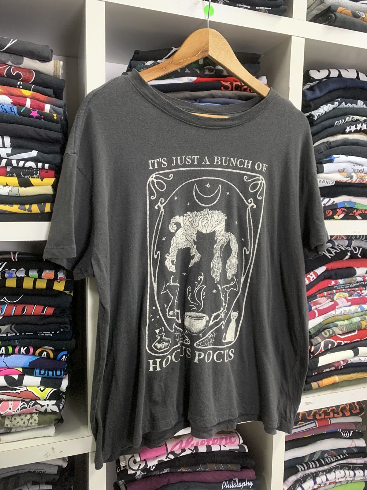 Disney × Vintage Hocus Pocus Movie by Disney Size US XL / EU 56 / 4 - 4 Thumbnail