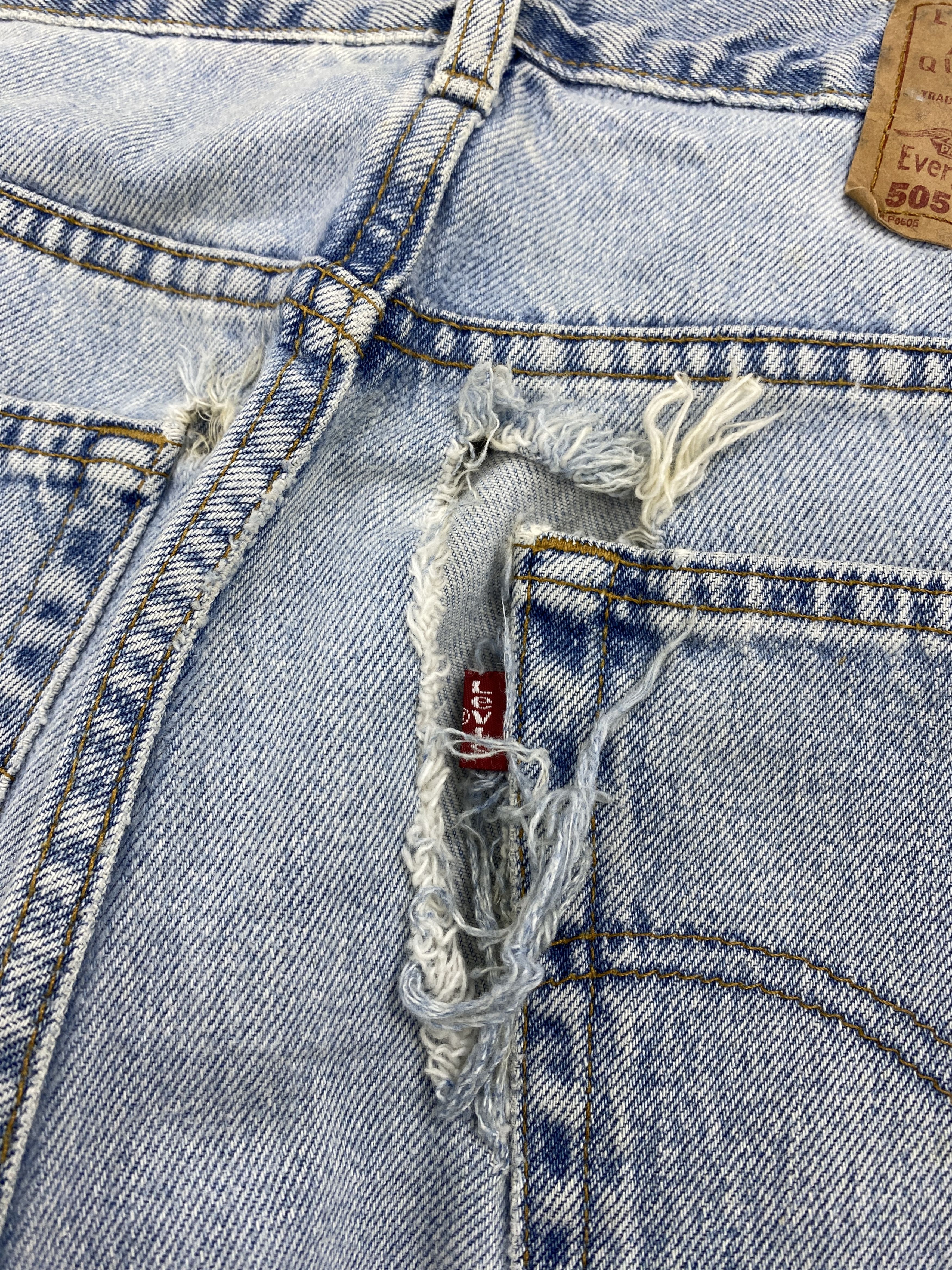 Levi's × Vintage Light Washed Vintage 90s Levi's 505 Denim Jeans Size US 37 - 13 Thumbnail