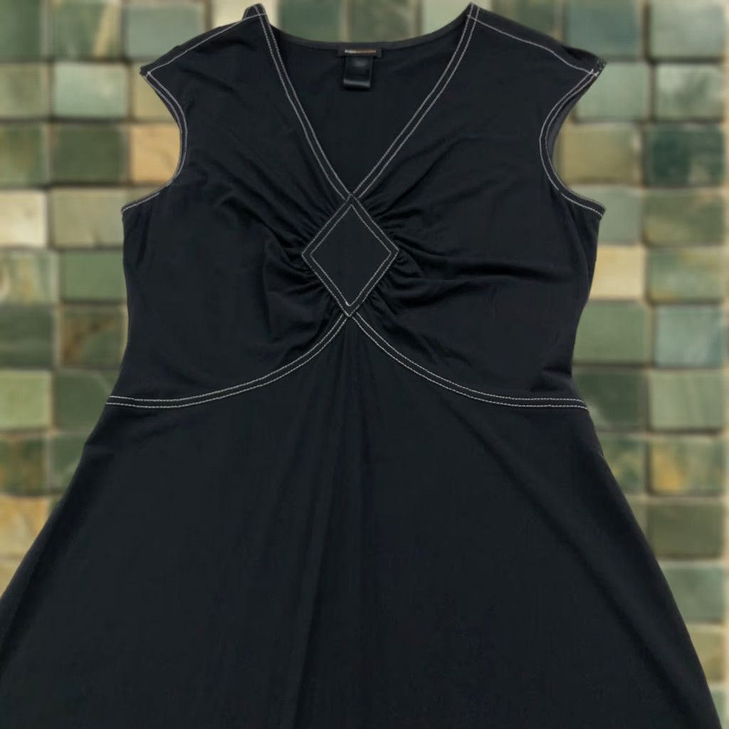 Bcbgmaxazria BCBGMAXAZRIA Dress A-Line Midi Casual Sleeveless V-Neck Black Lightweight Knit Pullover L Women's Size L / US 10 / IT 46 - 1 Thumbnail