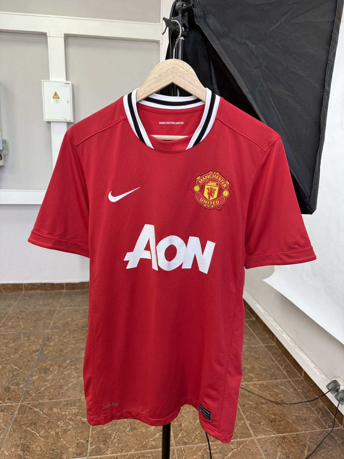 Nike 🏴󠁧󠁢󠁥󠁮󠁧󠁿 Y2K Nike Manchester United Soccer Jersey Dri Fit Rare Size US M / EU 48-50 / 2 - 1 Thumbnail