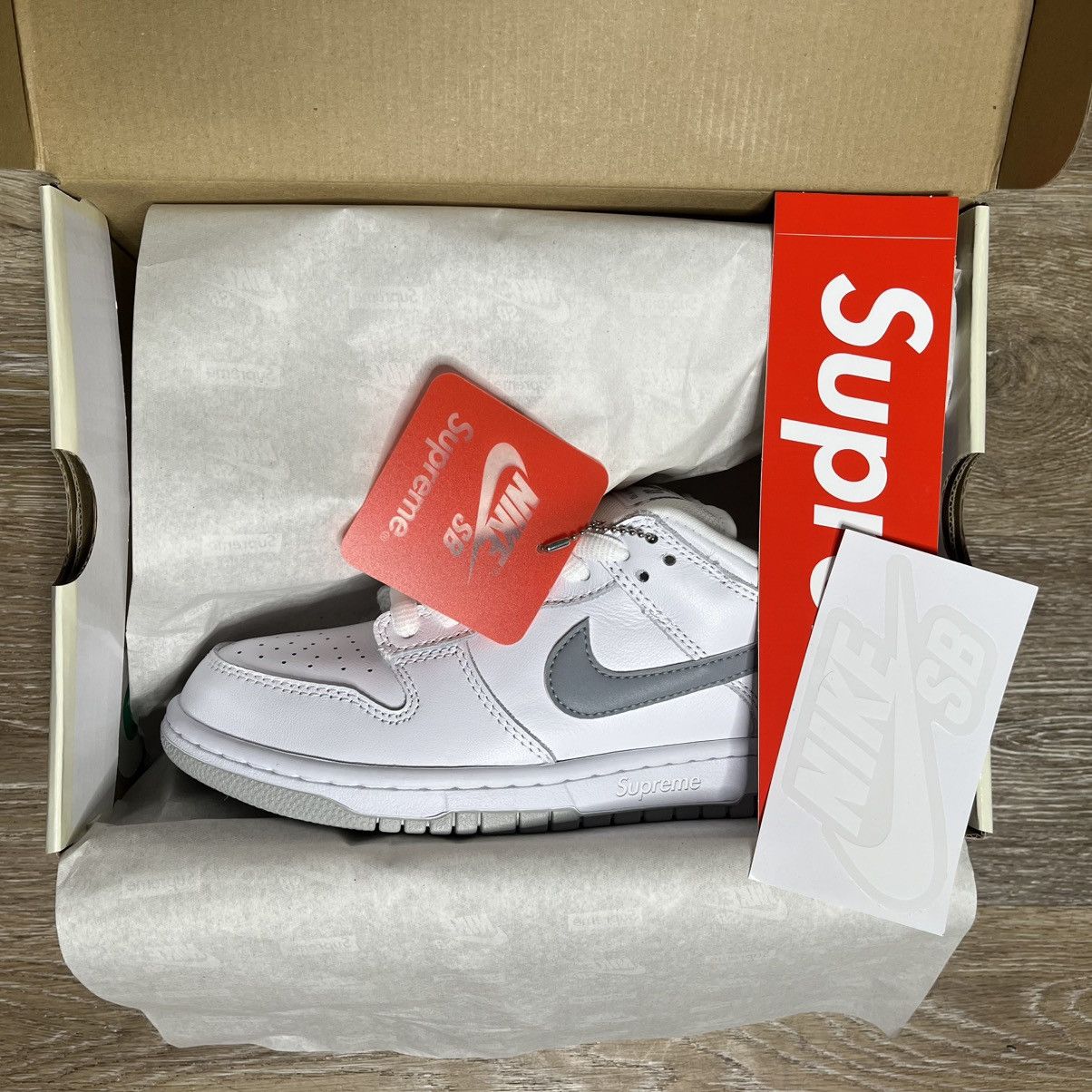 Nike × Supreme 2025 supreme nike sb dunk low Size US 6.5 / EU 39-40 - 8 Thumbnail