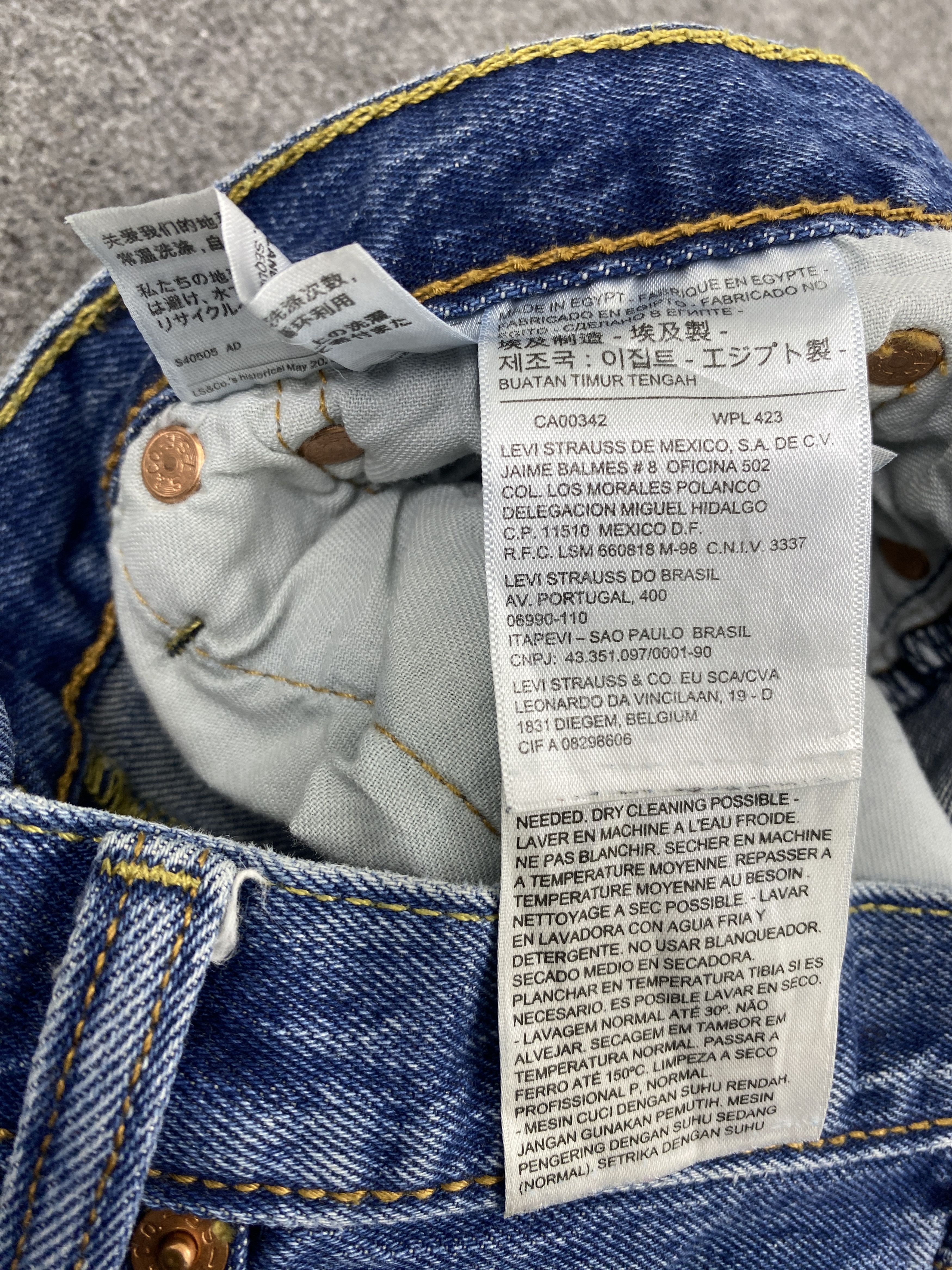 Levi's Vintage Levis 501 Blue Jeans DP2322 Size US 29 - 14 Thumbnail