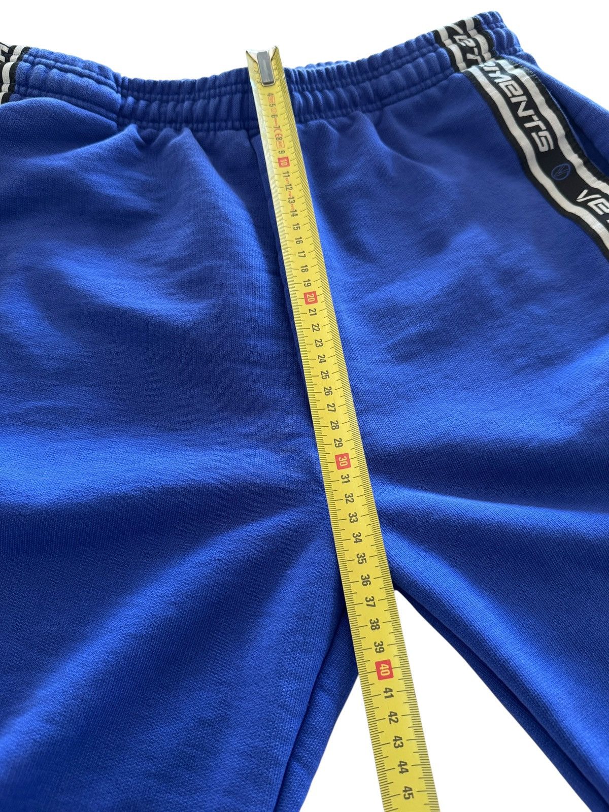 Vetements *RARE* VETEMENTS GVASALIA TAPE LOGO V SHORT SWEATPANTS Size US 34 / EU 50 - 9 Thumbnail