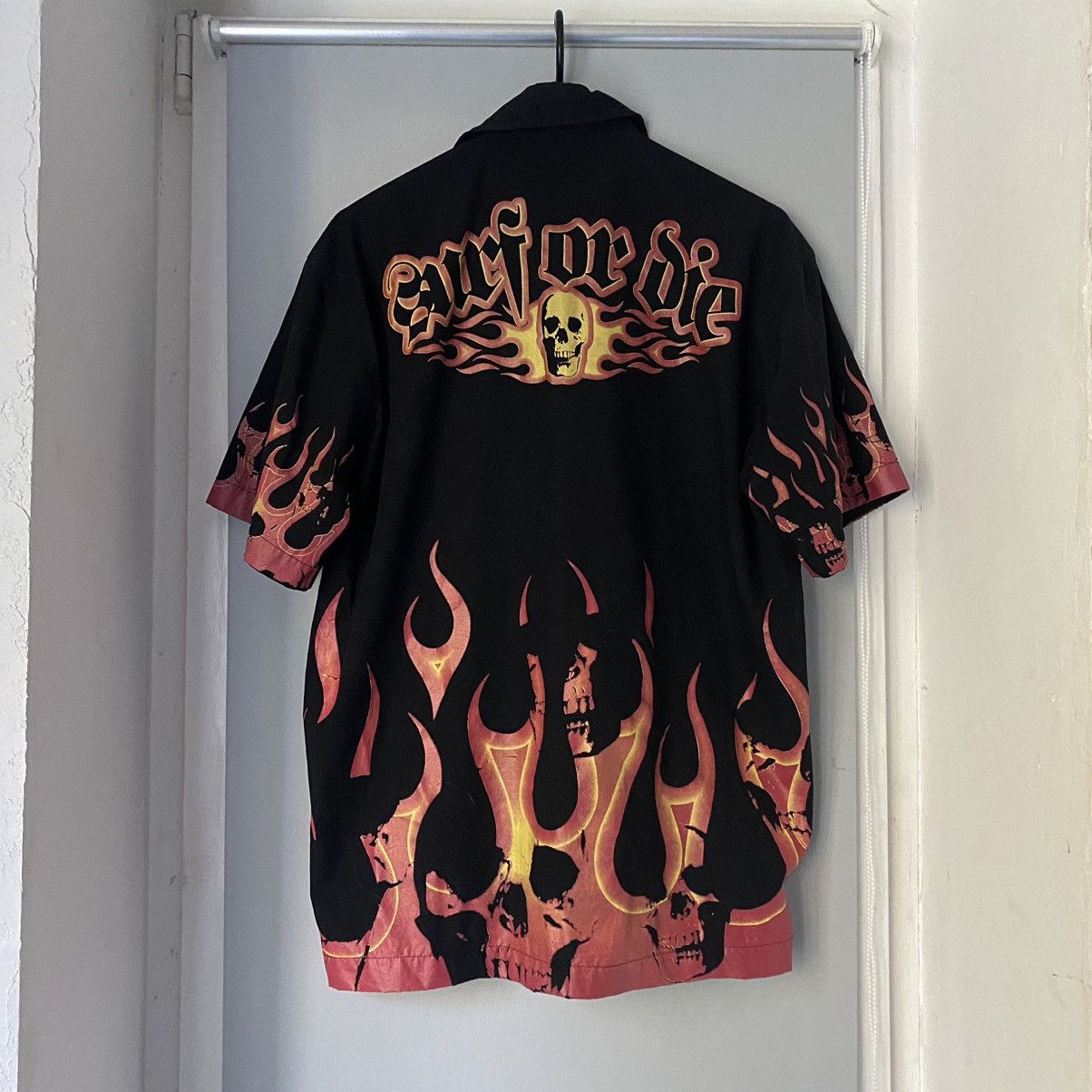 Vintage VINTAGE FISHBONE SURF OR DIE SKULL FLAME SHIRT Size US M / EU 48-50 / 2 - 1 Thumbnail