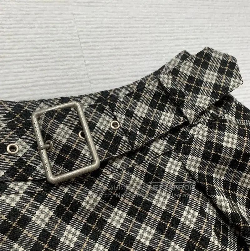 Burberry Burberry Black Wool Midi Skirt. Size 26" / US 2 / IT 38 - 2 Thumbnail