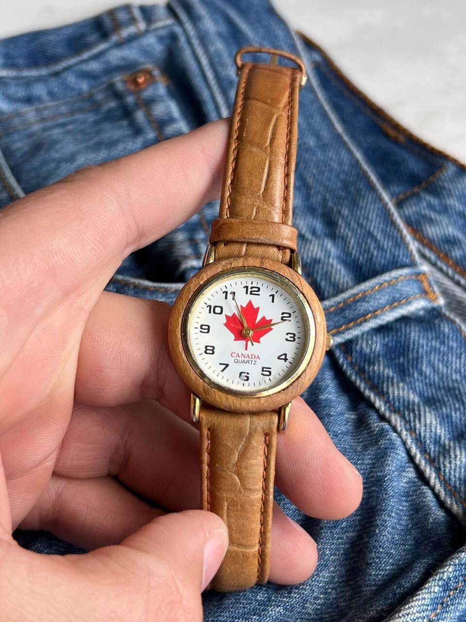 Jewelry × Vintage 2000s vintage style Canada brown leather luxury watch Size ONE SIZE - 3 Thumbnail