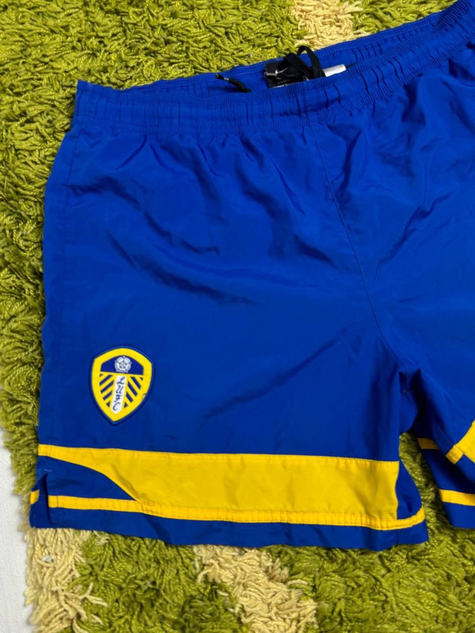 Nike Blockore Vintage Nike Leeds United soccer shorts jersey Size US M / EU 48-50 / 2 - 3 Thumbnail