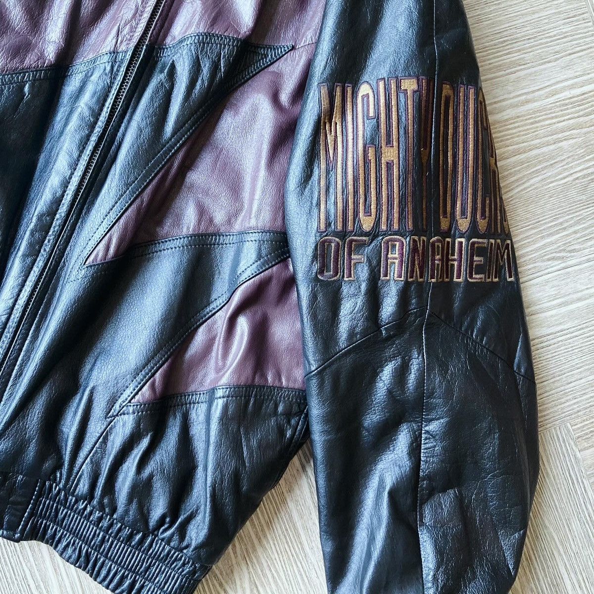 Logo Athletic × NHL × Vintage *VERY RARE* Logo Athletic Mighty Duck Full Leather Size US L / EU 52-54 / 3 - 4 Thumbnail