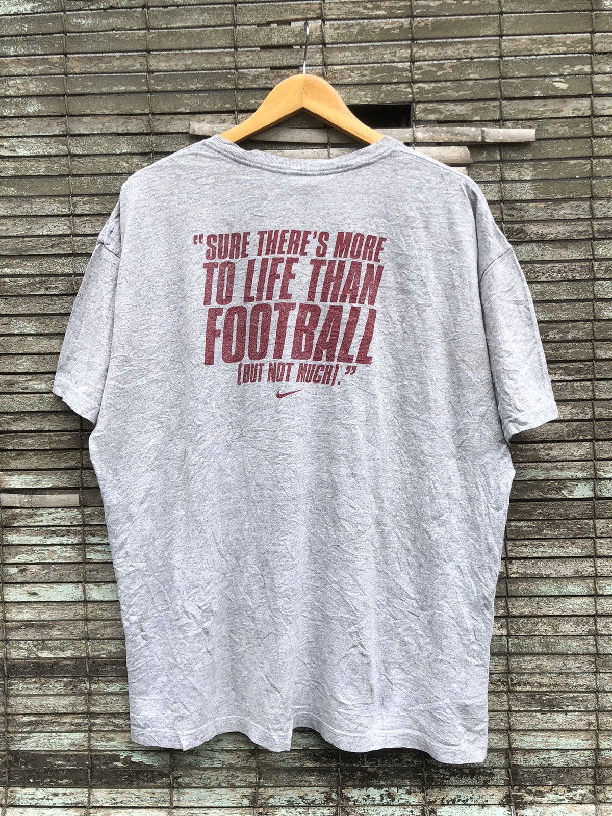 Nike Vintage 90s Nike Centre Logo Tshirt Size US XL / EU 56 / 4 - 8 Thumbnail