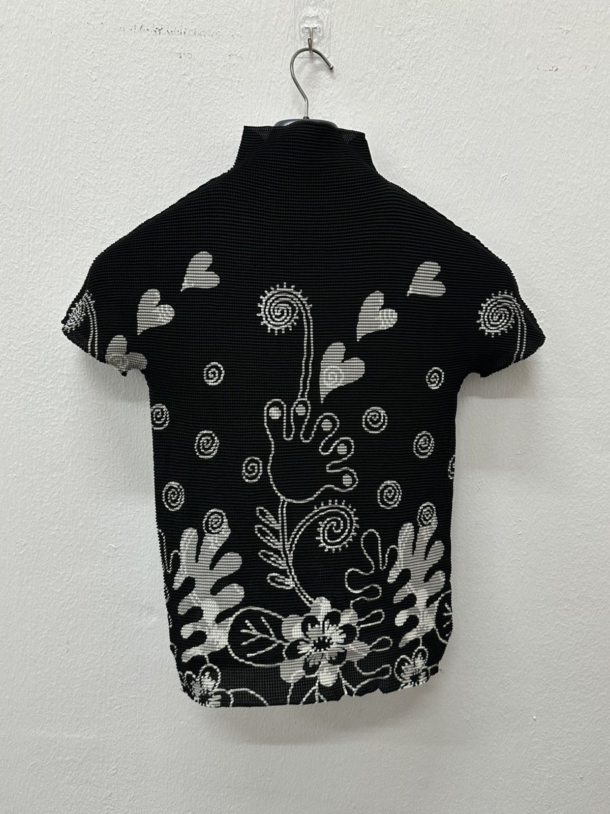 Pleats Please Issey Miyake Pleat Please Issey Miyake Me Heart Printed Shirt Size US S / EU 44-46 / 1 - 15 Thumbnail