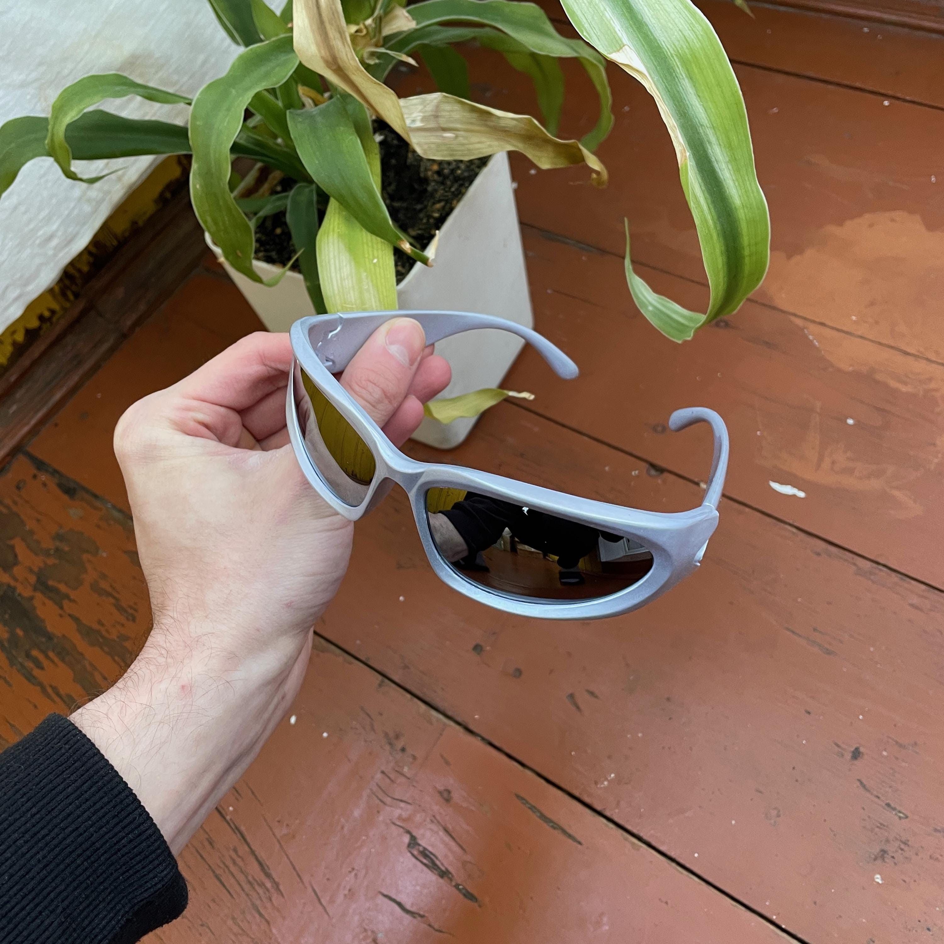 Other Sunglasses Vintage Unisex Y2K Style Silver Sports Wrap Size ONE SIZE - 2 Thumbnail