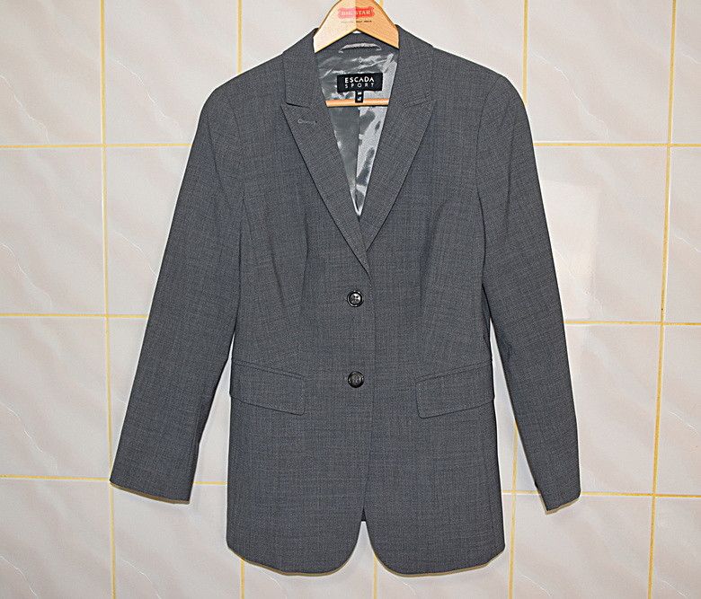 Escada Sport ESCADA*WEŁNA*M Size M / US 6-8 / IT 42-44 - 1 Thumbnail