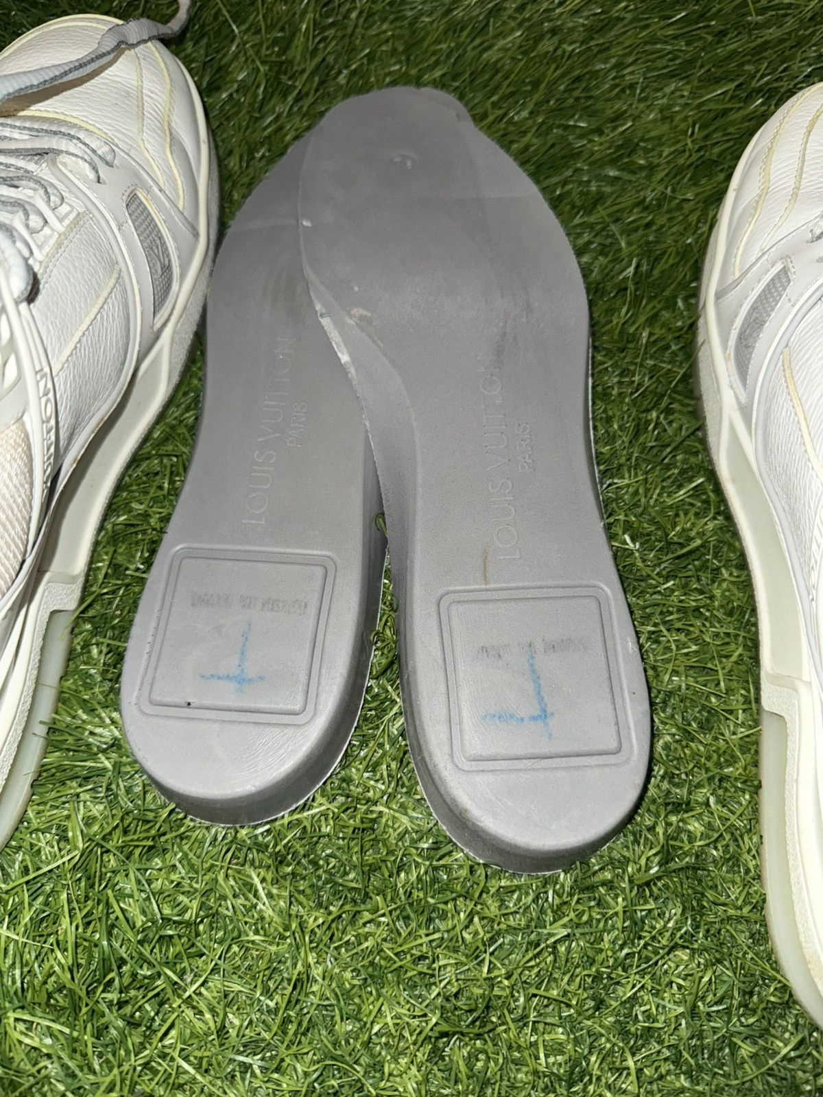 Louis Vuitton Louis Vuitton x Virgil Abloh White/Cream Sneakers Size US 9.5 / EU 42-43 - 10 Thumbnail